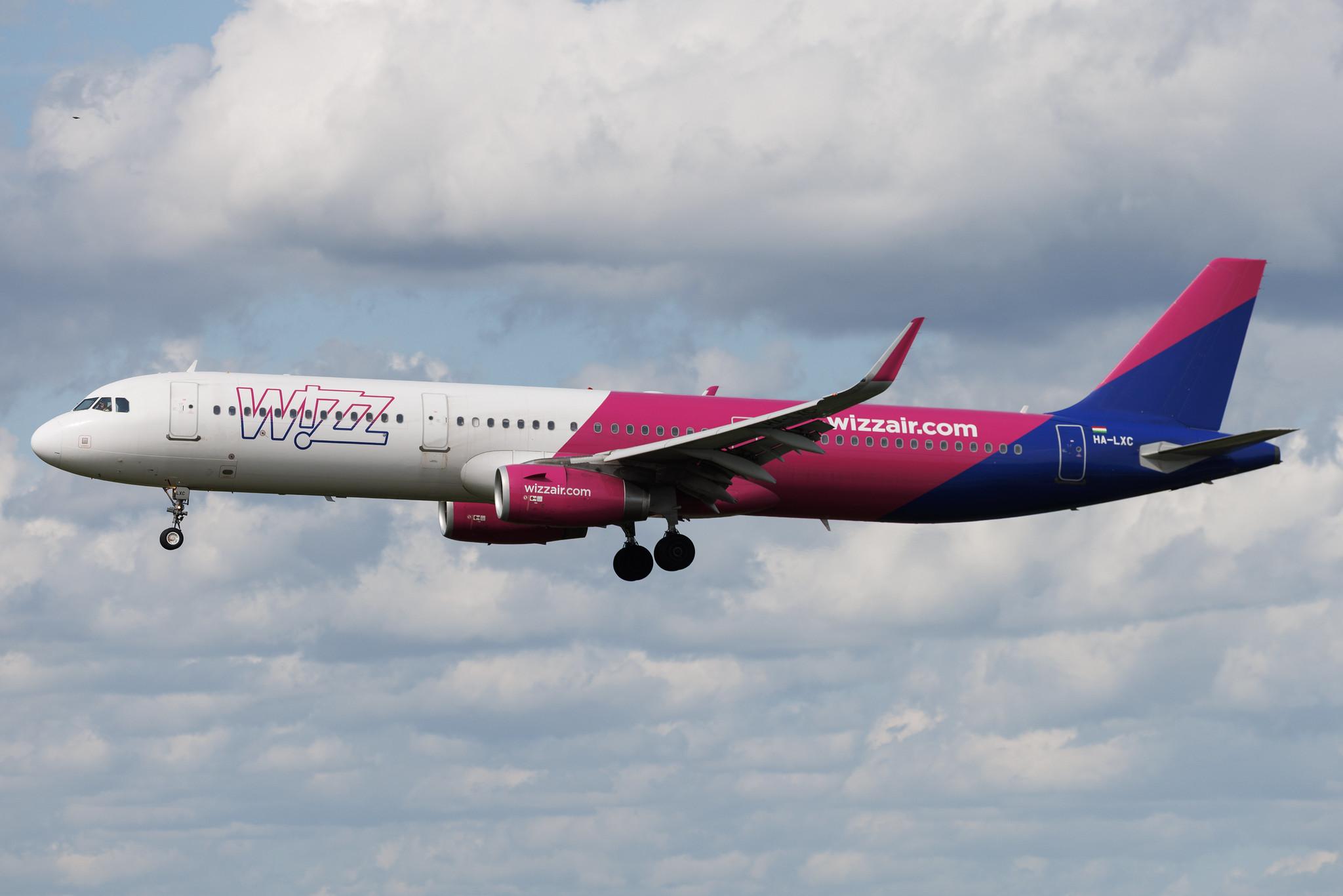 Hamburg Airport: Wizz Air (W6 / WZZ) | Airbus A321-231 A321 | HA-LXC | MSN 06976