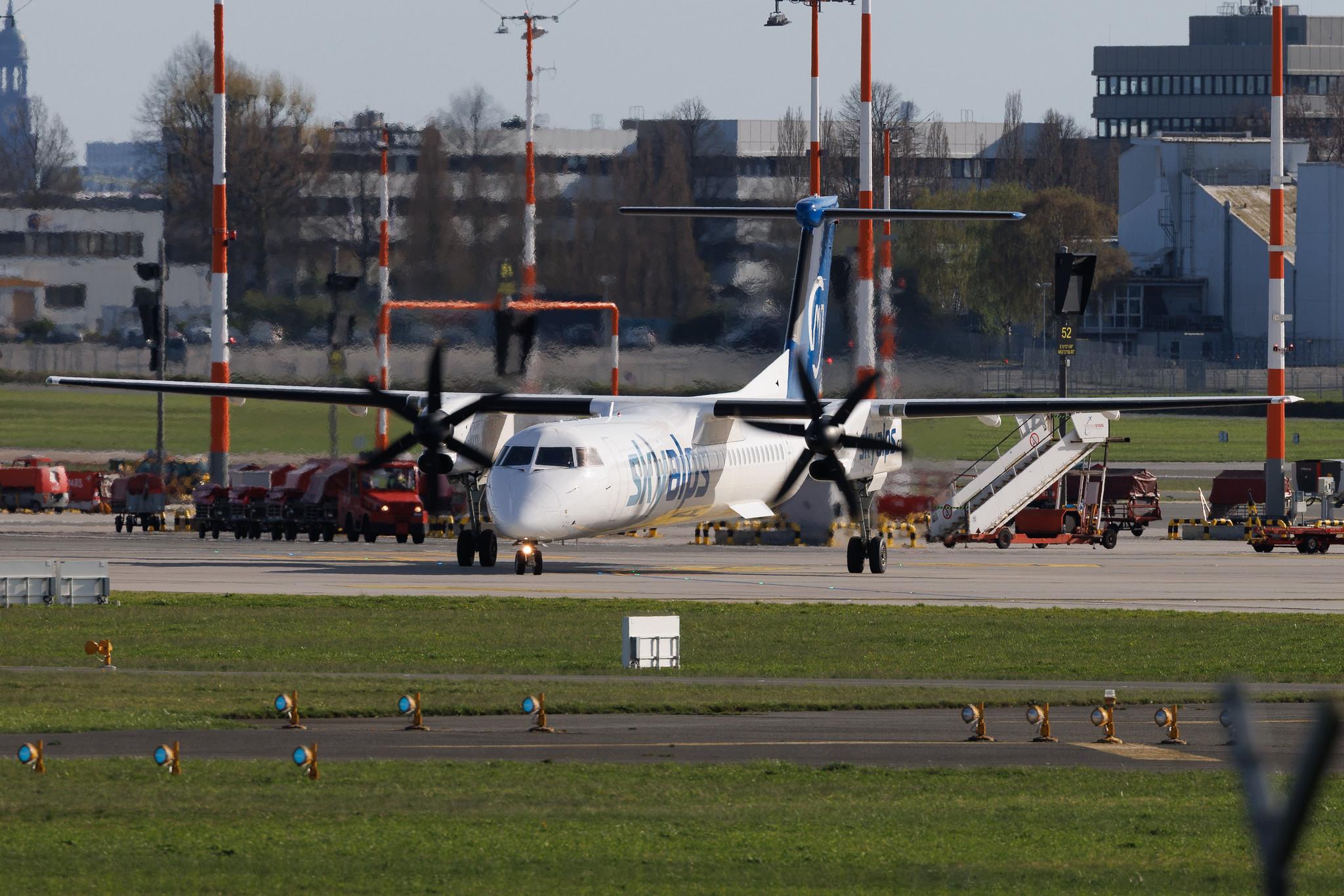 Hamburg Airport: SkyAlps | De Havilland Canada Dash 8-400 DH8D | 9H-BEL | MSN 4230