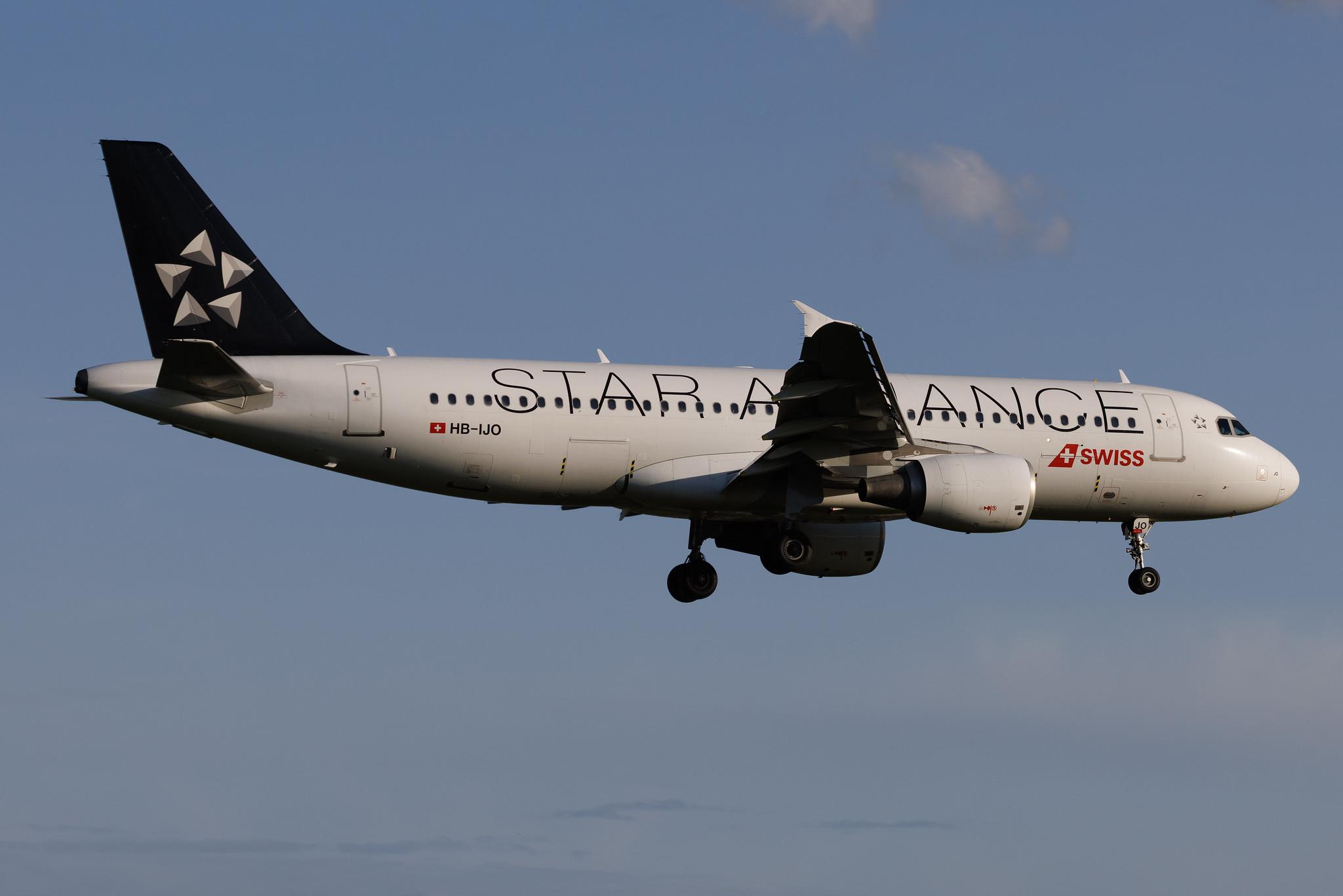 Hamburg Airport: Swiss (LX / SWR) | Livery: Star Alliance Livery | Airbus A320-214 A320 | HB-IJO | MSN 0673