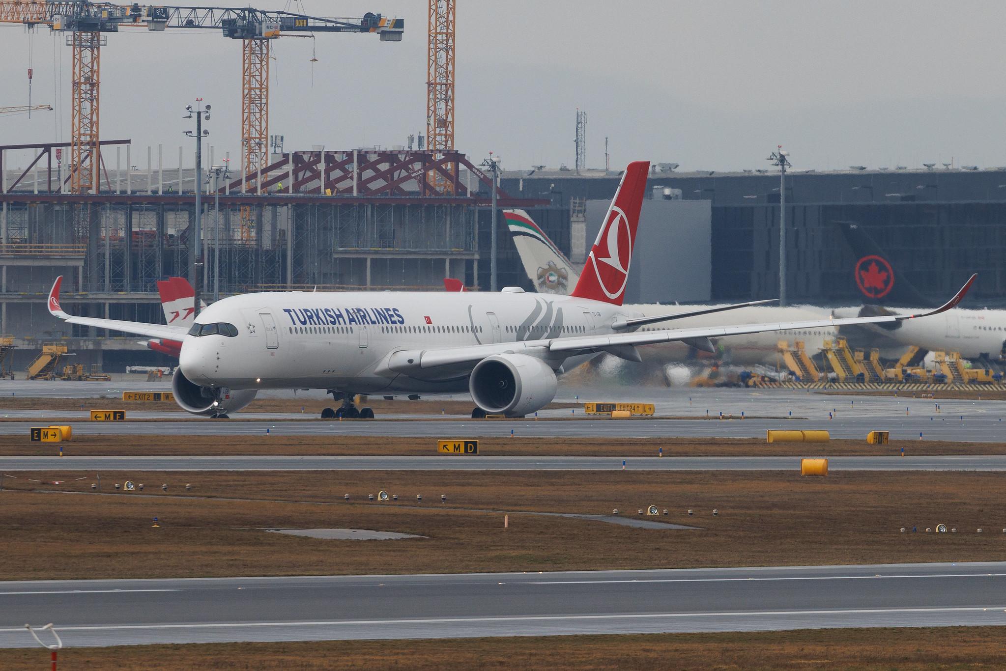 Vienna International Airport: Turkish Airlines (TK / THY) | Airbus A350-941 A359 | TC-LGB | MSN 421