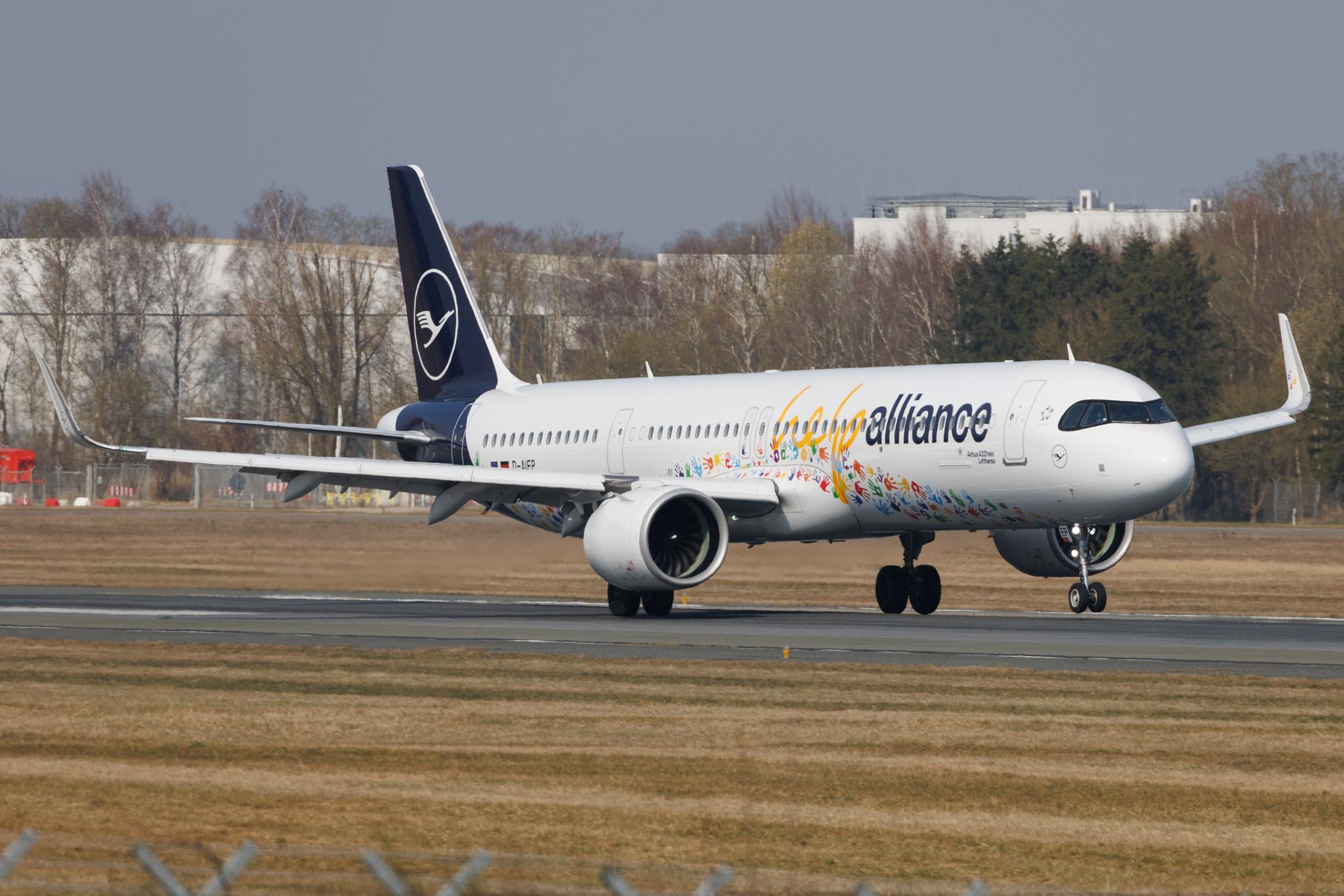 Hamburg Airport: Lufthansa (LH / DLH) | Livery: Help Alliance Livery | Airbus A321-271NX A21N | D-AIEP | MSN 11027