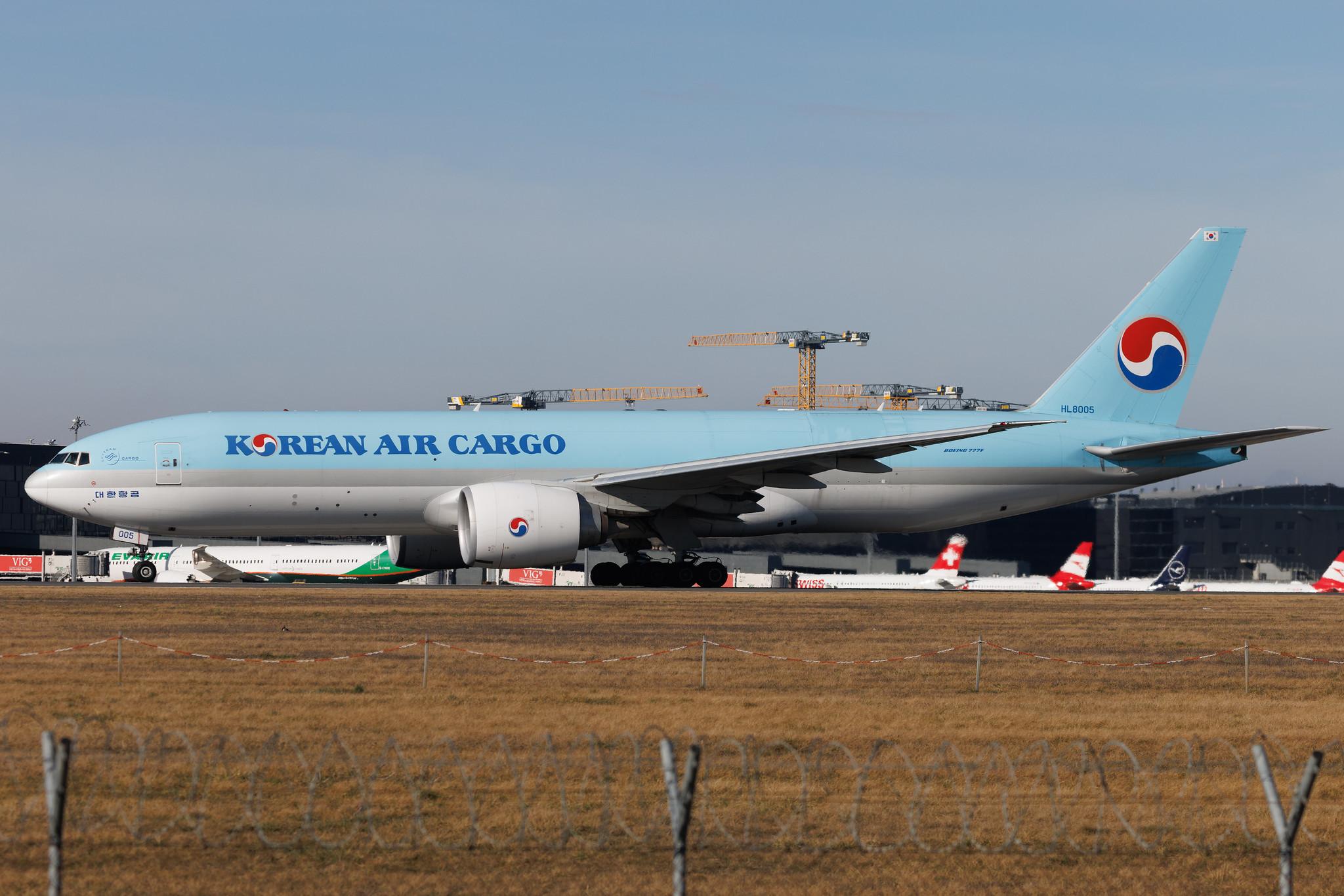 Vienna International Airport: Korean Air Cargo (KE / KAL) | Operator: Korean Air | Boeing 777-FB5 B77L | HL8005 | MSN 37642