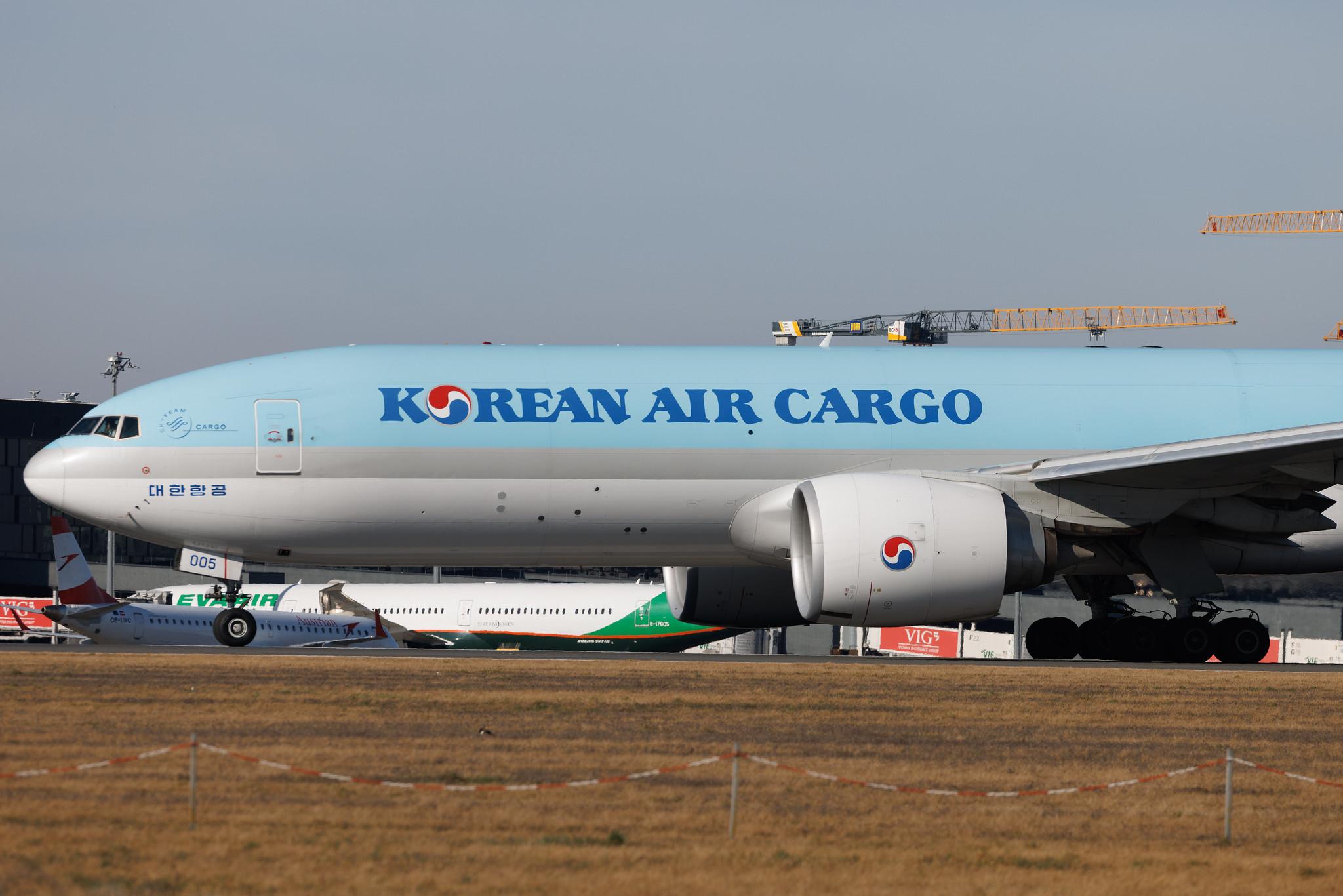 Vienna International Airport: Korean Air Cargo (KE / KAL) | Operator: Korean Air | Boeing 777-FB5 B77L | HL8005 | MSN 37642