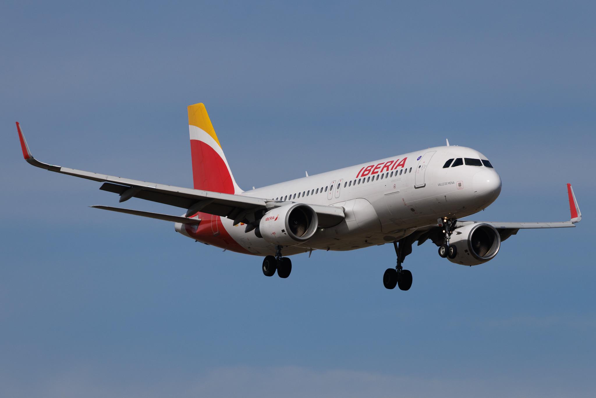 Vienna International Airport: Iberia (IB / IBE) | Airbus A320-216 A320 | EC-LVD | MSN 5570