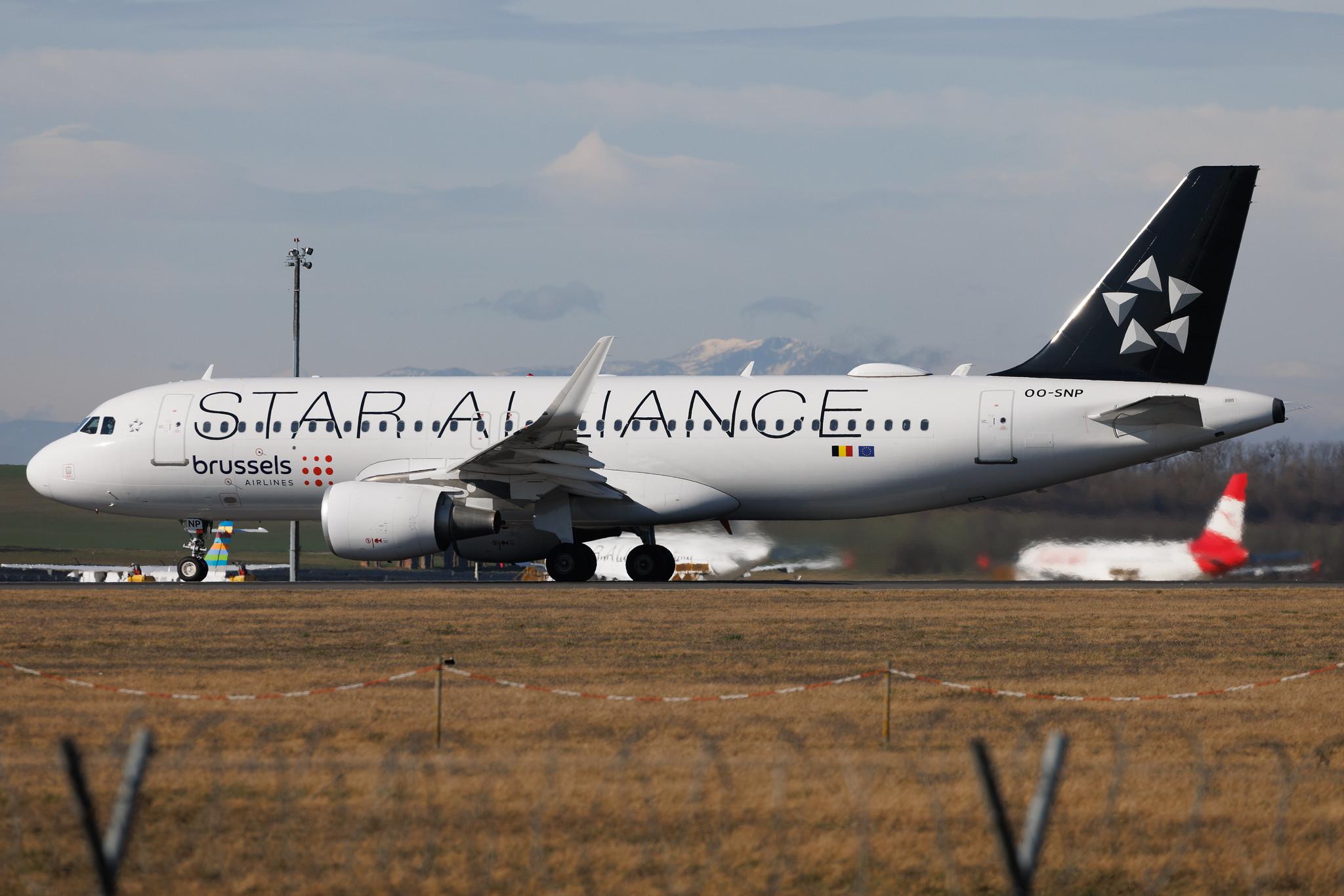Vienna International Airport: Brussels Airlines (SN / BEL) | Livery: Star Alliance Livery | Airbus A320-214 A320 | OO-SNP | MSN 05635