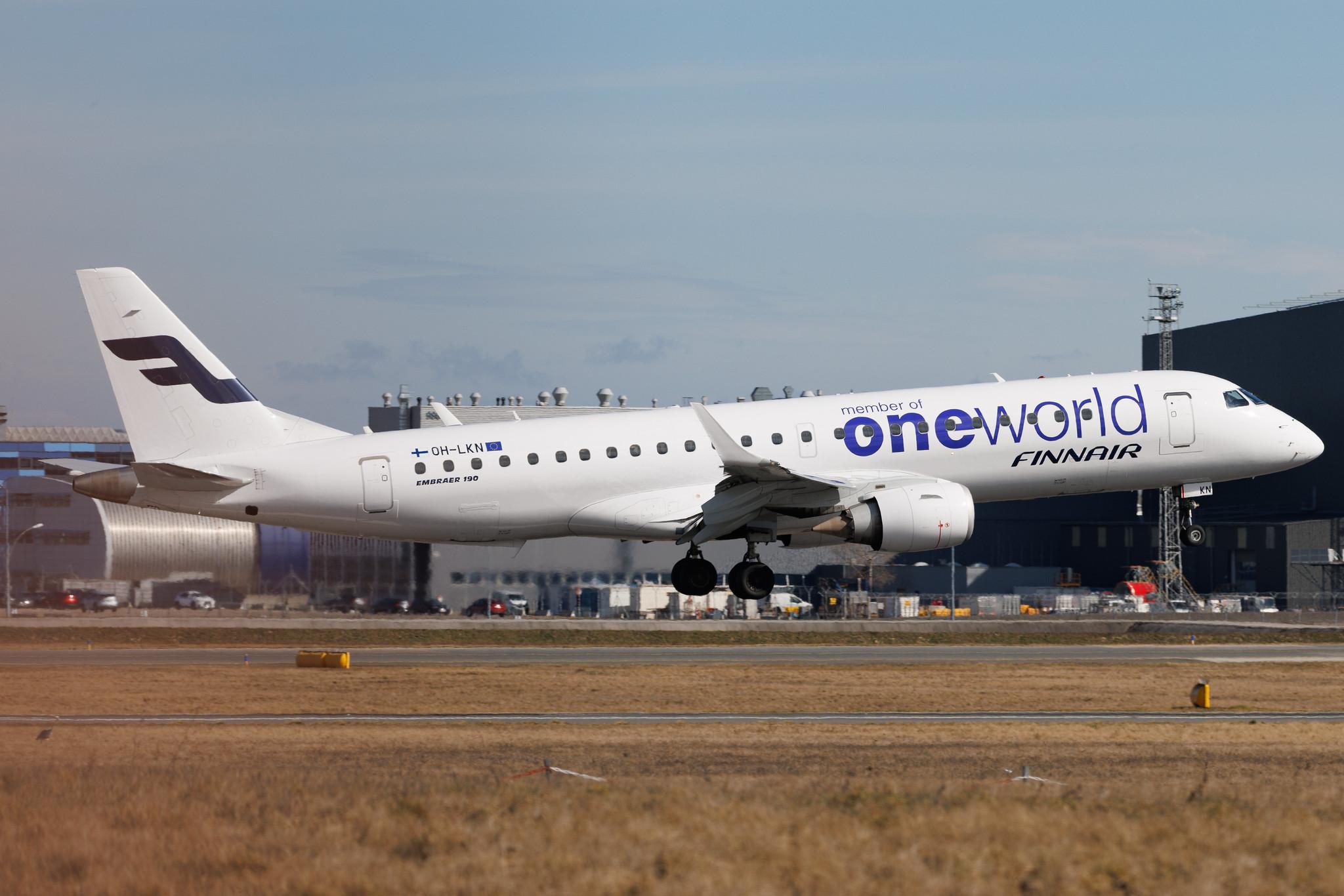 Vienna International Airport: Finnair (AY / FIN) | Livery: Oneworld livery | Operator: NORRA | Embraer E190LR E190 | OH-LKN | MSN 19000252