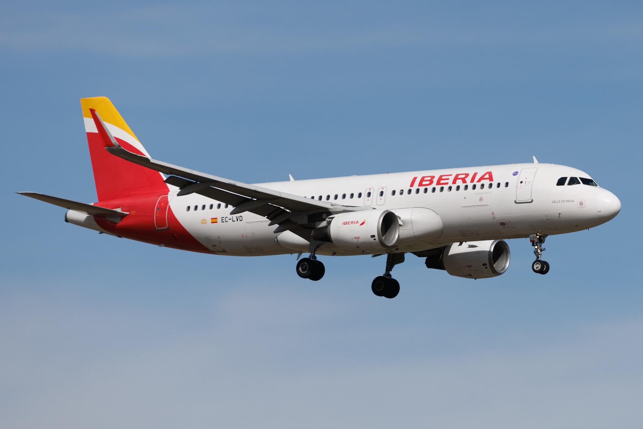 Vienna International Airport: Iberia (IB / IBE) | Airbus A320-216 A320 | EC-LVD | MSN 5570