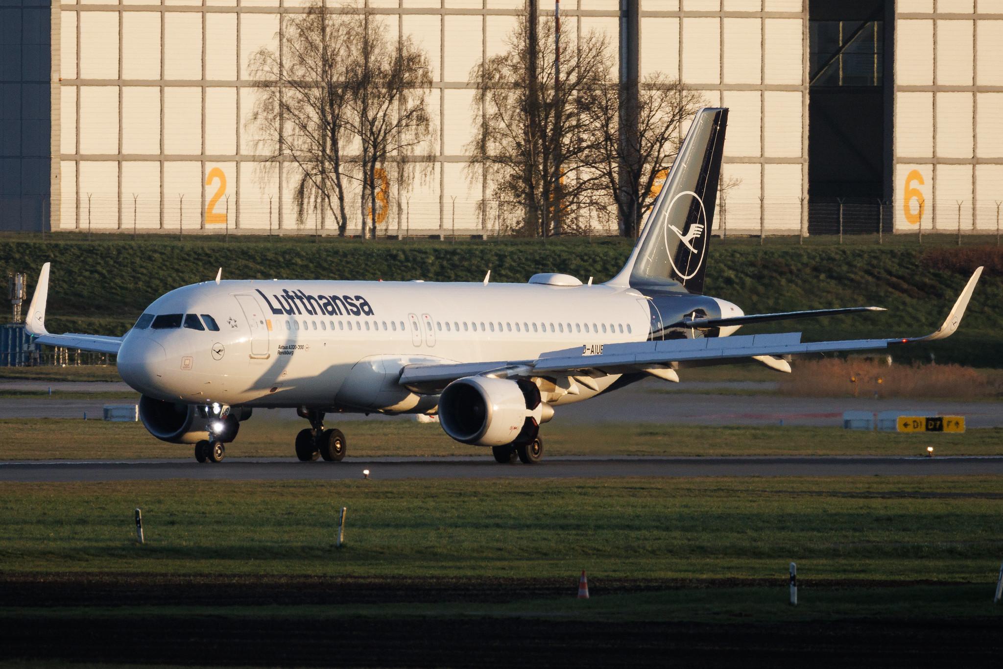 Hamburg Airport: Lufthansa (LH / DLH) | Airbus A320-214 A320 | D-AIUB | MSN 5972