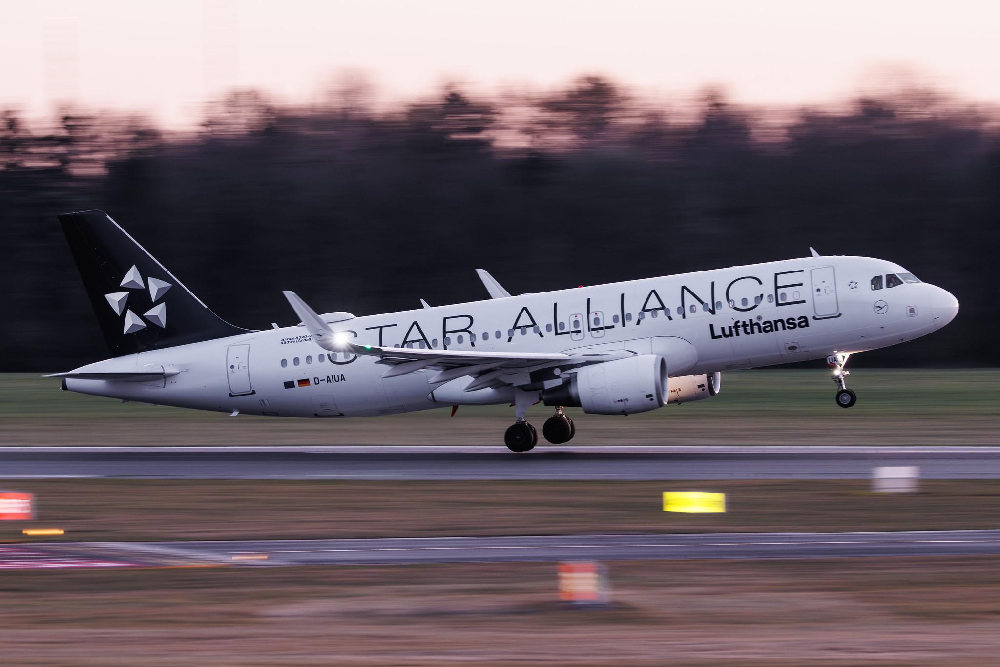 Hamburg Airport: Lufthansa (LH / DLH) | Livery: Star Alliance Livery | Airbus A320-214 A320 | D-AIUA | MSN 5935