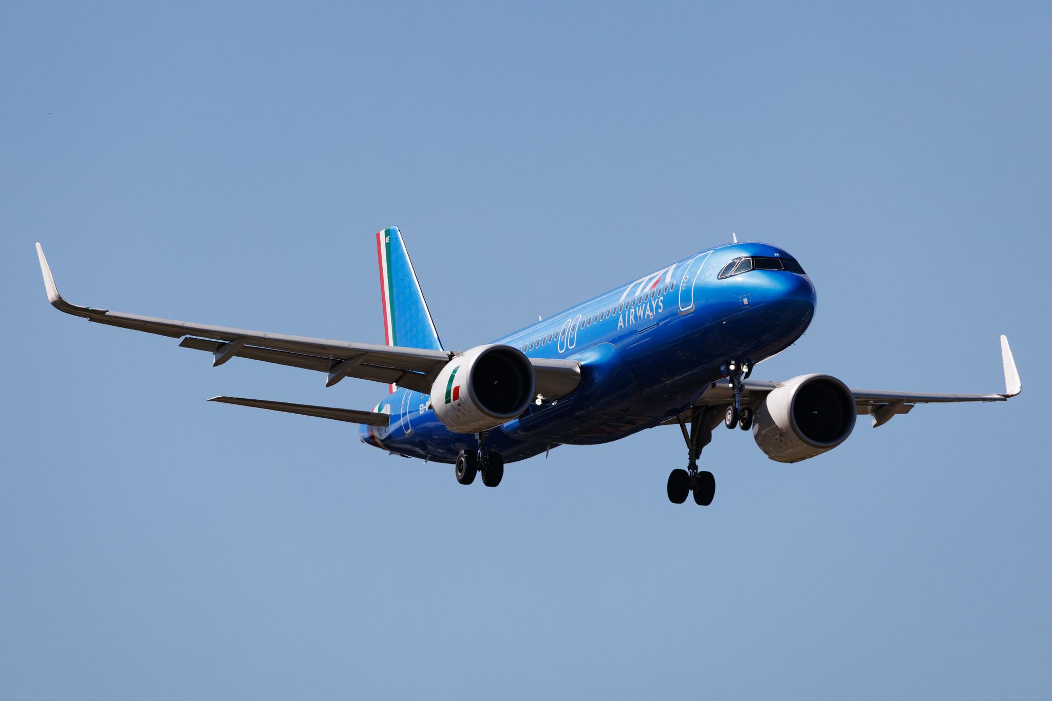 Hamburg Airport: ITA Airways (AZ / ITY) | Airbus A320-272N A20N | EI-INE | MSN 11502