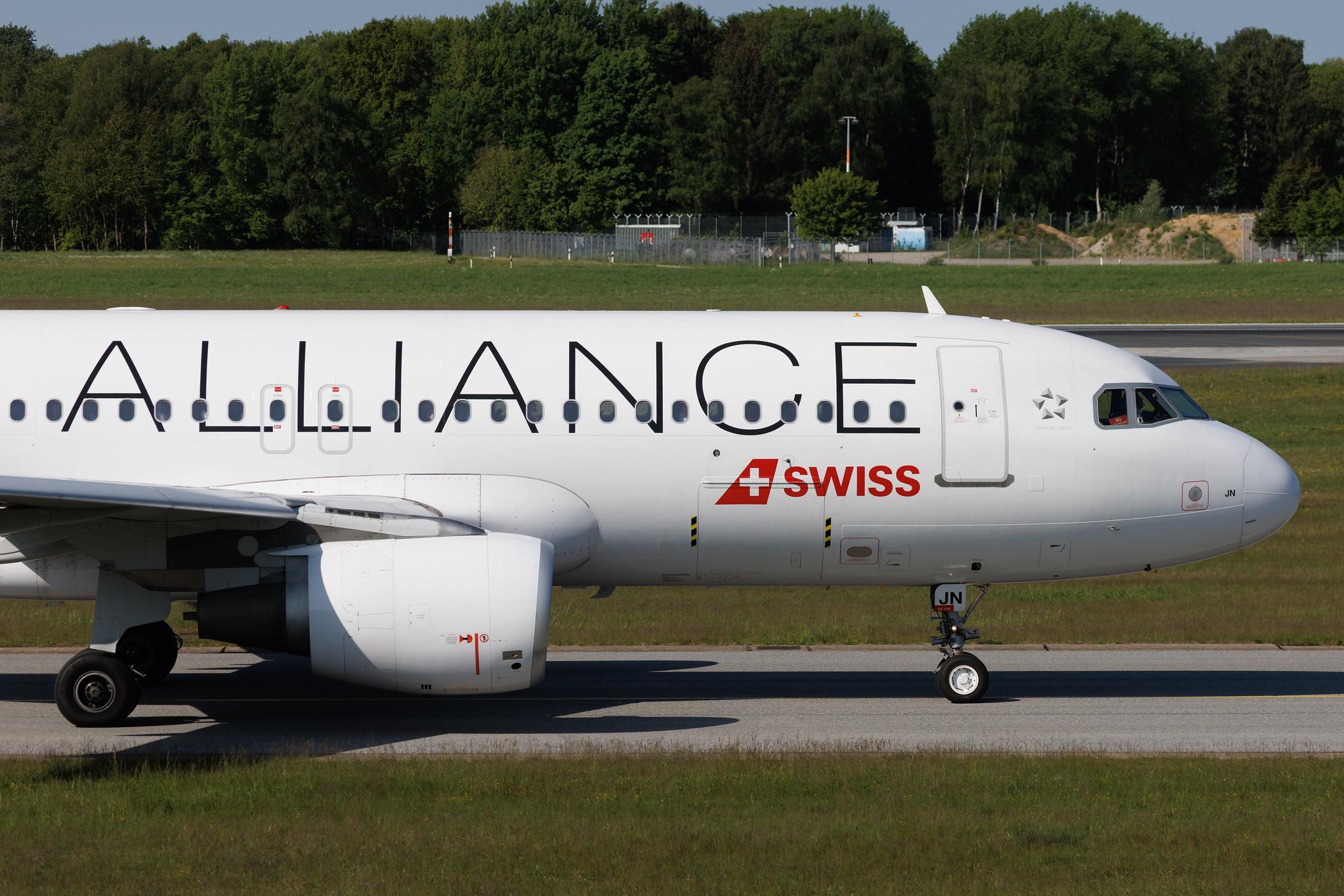 Hamburg Airport: Swiss (LX / SWR) | Livery: Star Alliance Livery | Airbus A320-214 A320 | HB-IJN | MSN 0643