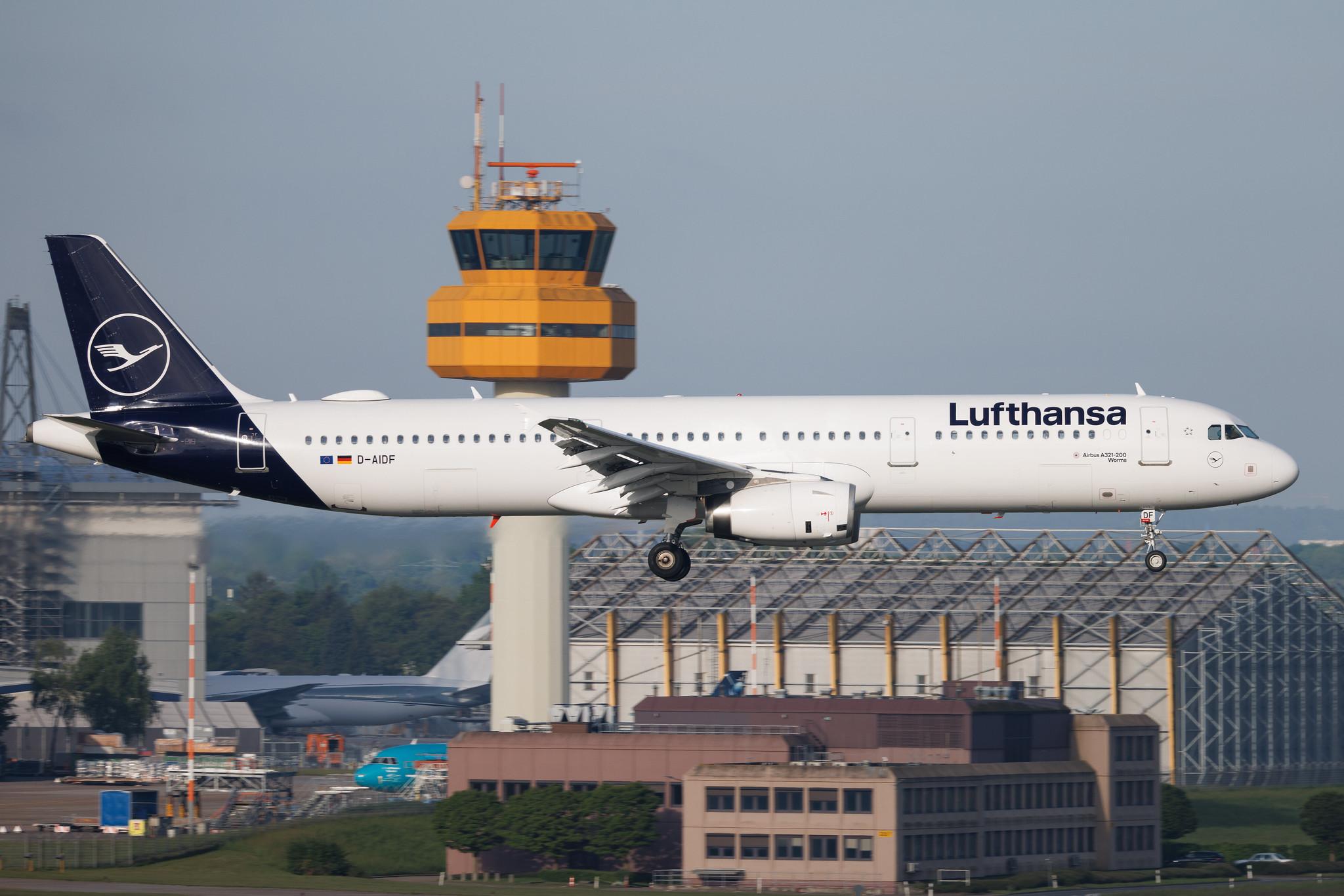 Hamburg Airport: Lufthansa (LH / DLH) | Airbus A321-231 A321 | D-AIDF | MSN 4626