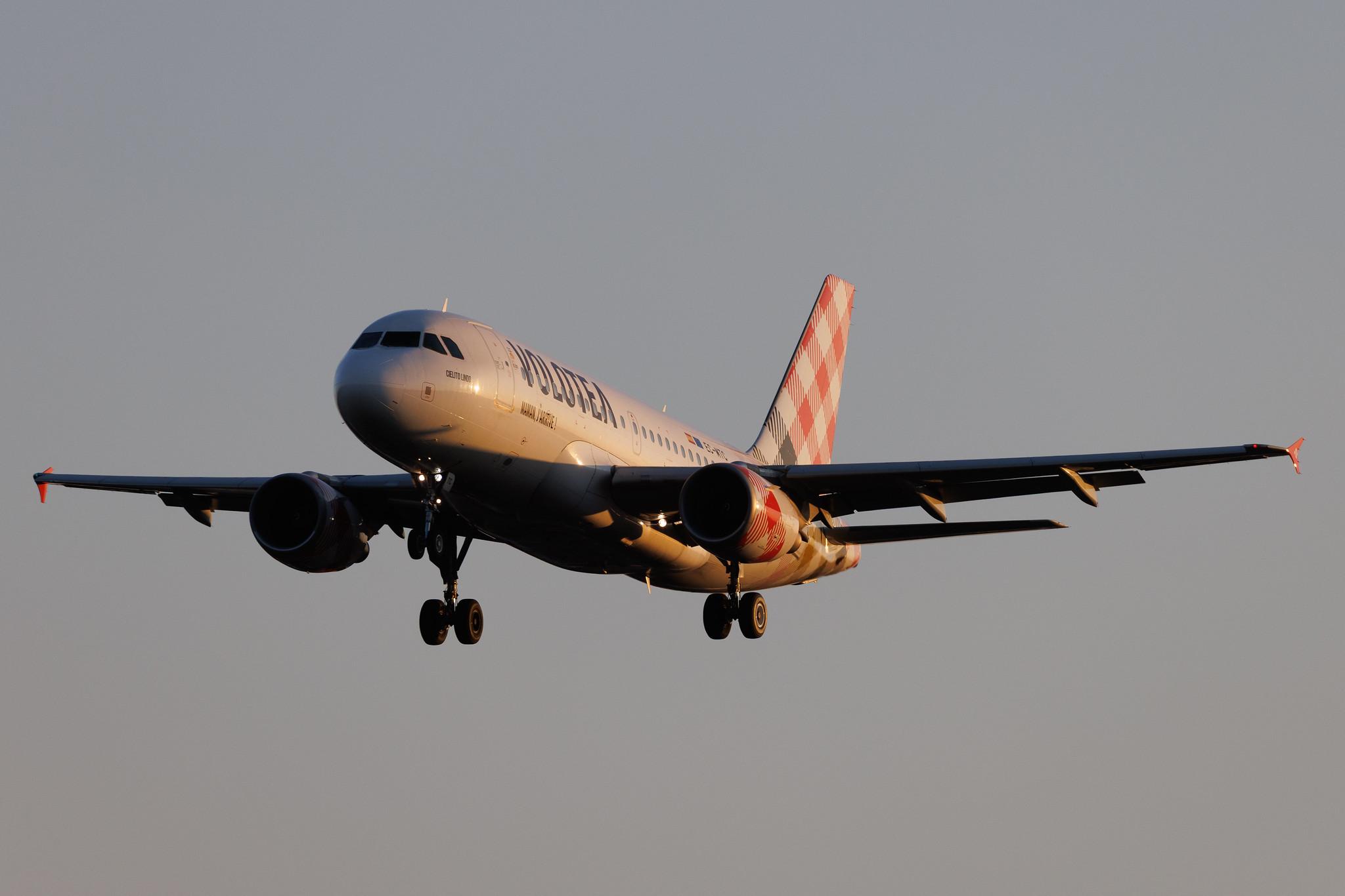 Hamburg Airport: Volotea (V7 / VOE) | Airbus A319-111 A319 | EC-MTC | MSN 02258