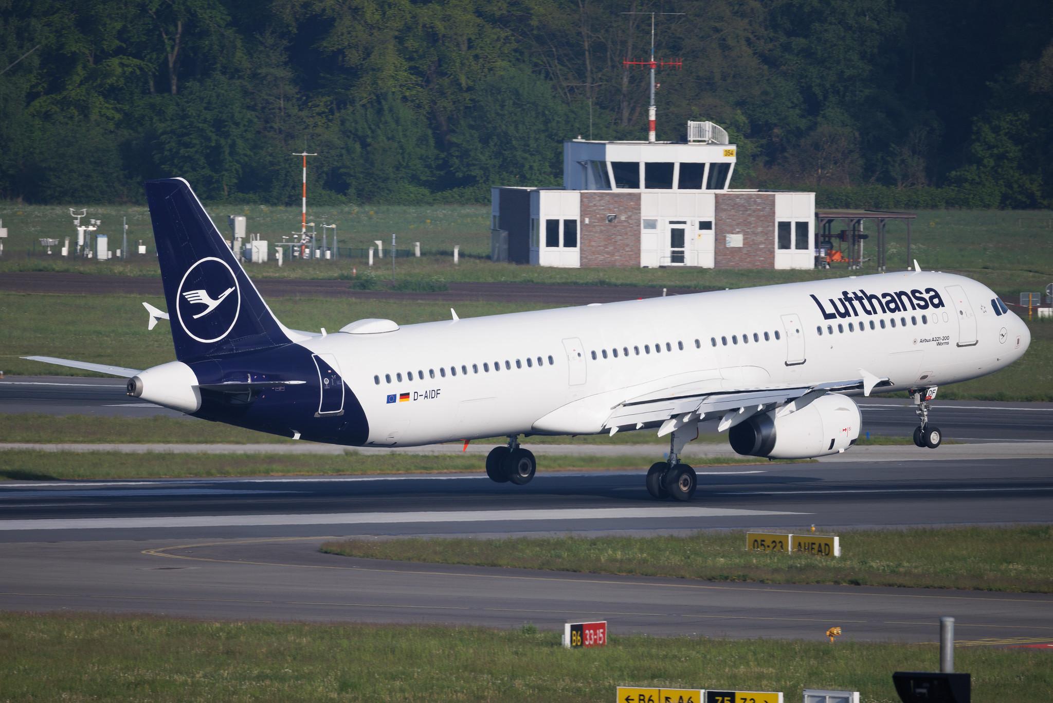 Hamburg Airport: Lufthansa (LH / DLH) | Airbus A321-231 A321 | D-AIDF | MSN 4626