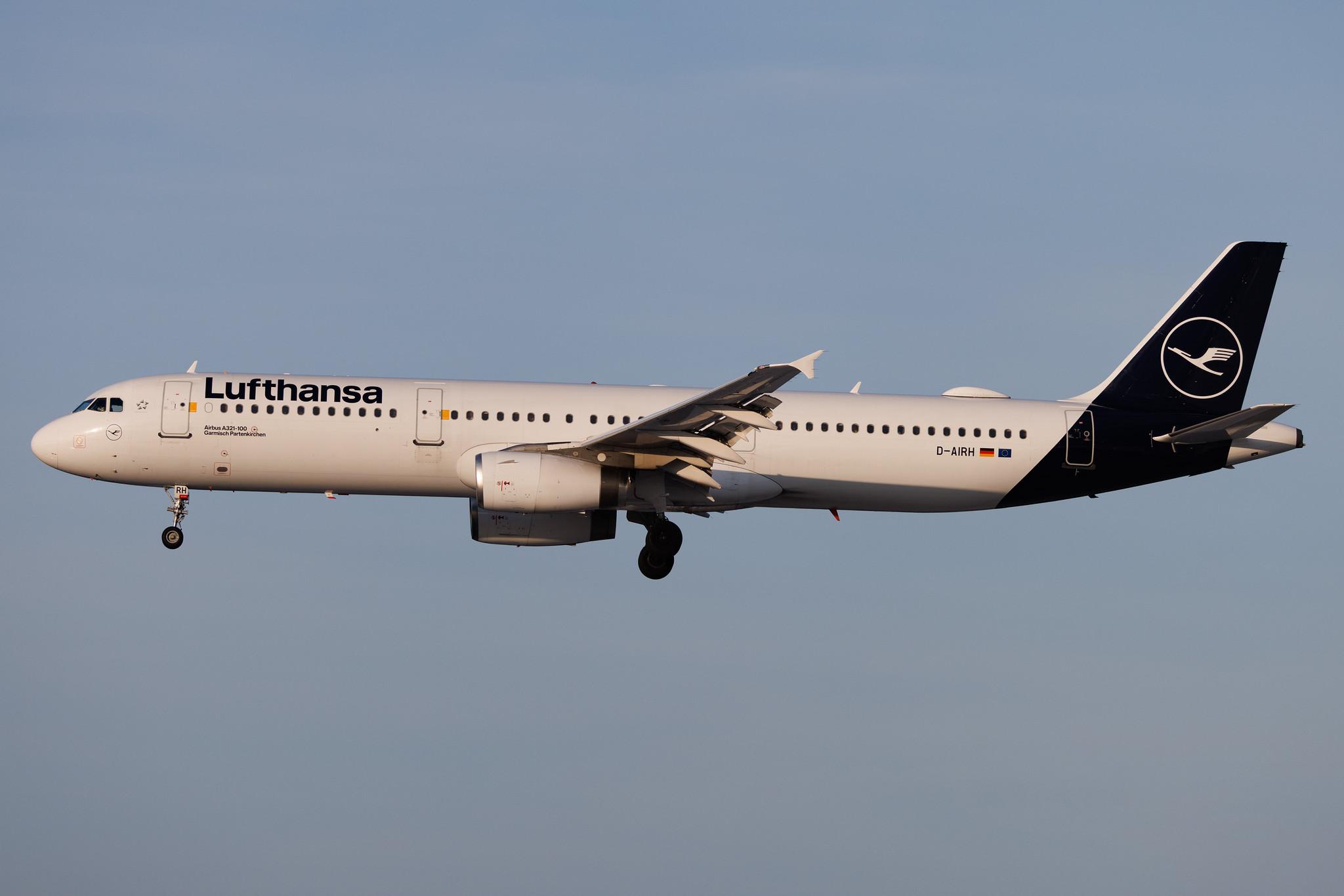 Hamburg Airport: Lufthansa (LH / DLH) | Airbus A321-131 A321 | D-AIRH | MSN 0412