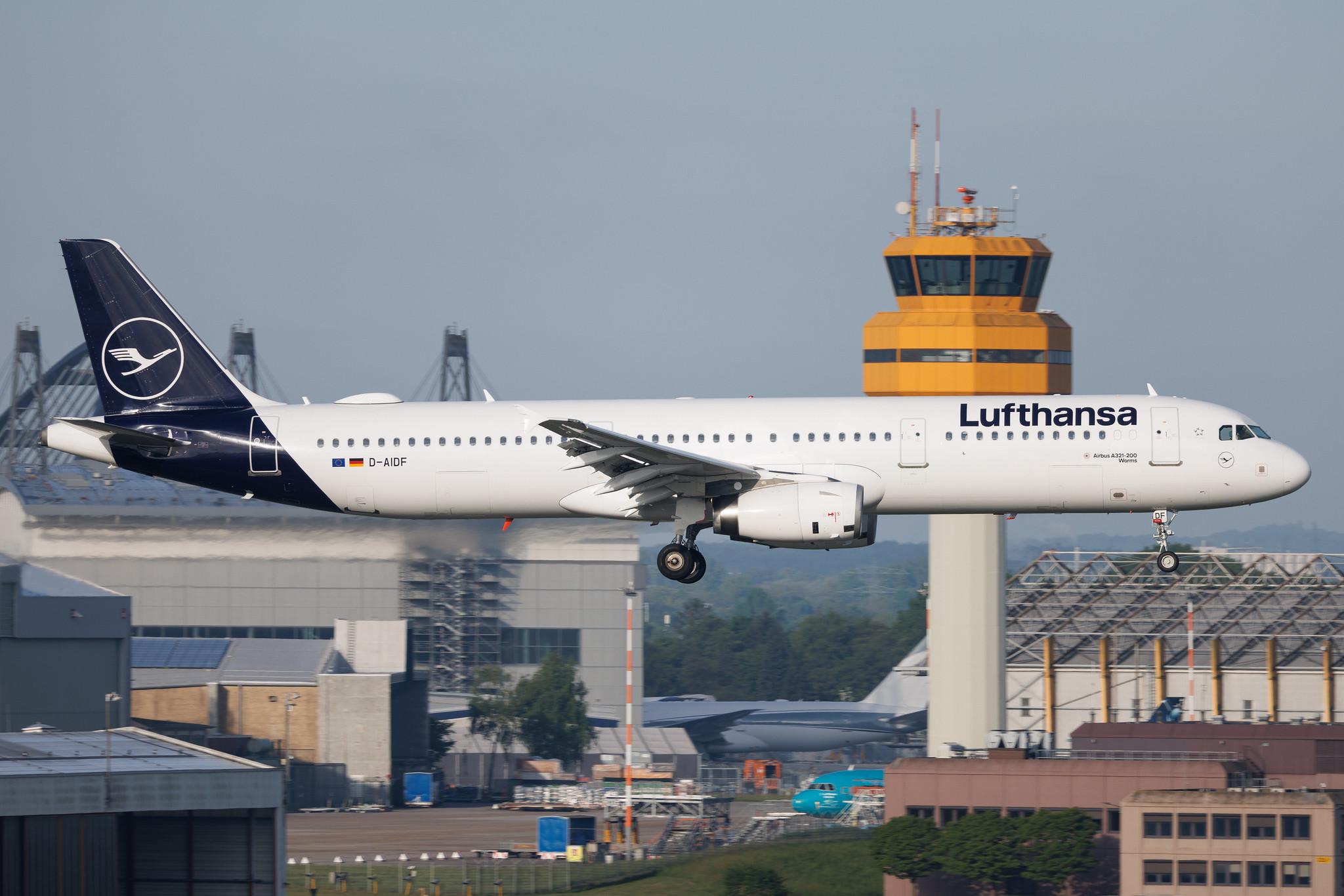 Hamburg Airport: Lufthansa (LH / DLH) | Airbus A321-231 A321 | D-AIDF | MSN 4626