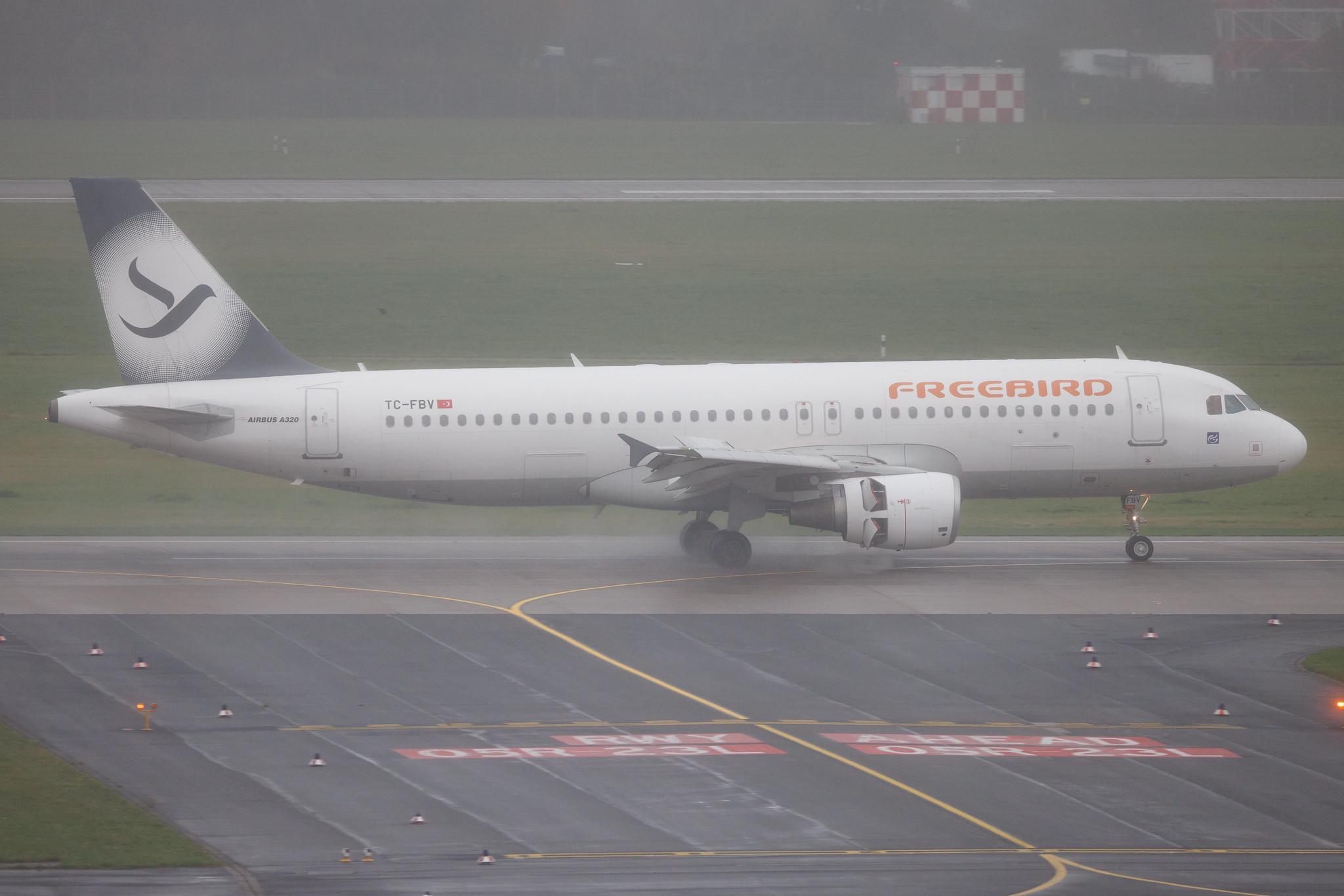 Düsseldorf Airport: Freebird Airlines (FH / FHY) | Airbus A320-214 A320 | TC-FBV | MSN 4658