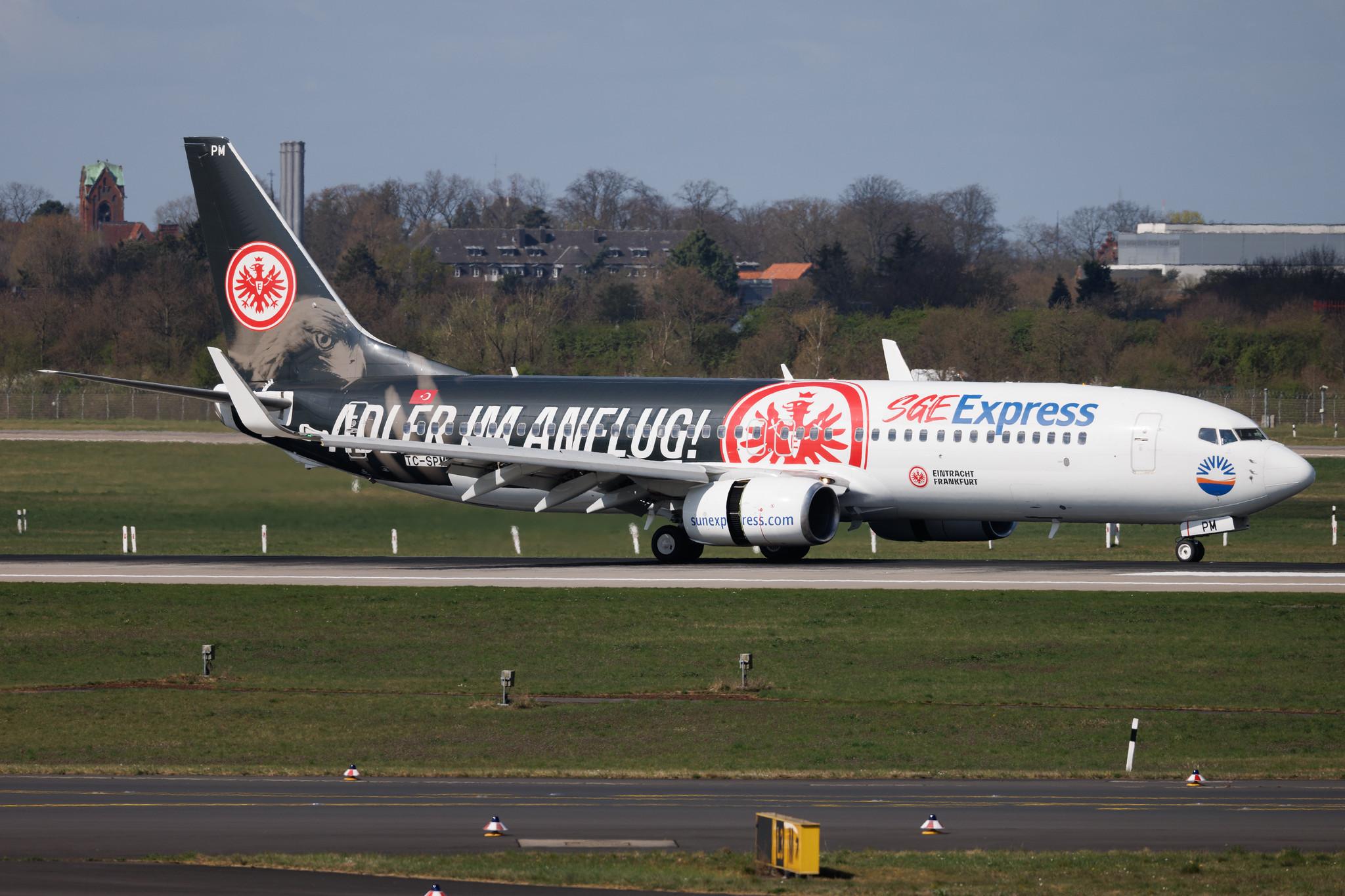 Düsseldorf Airport: SunExpress (XQ / SXS) | Livery: Eintracht Frankfurt Livery | Boeing 737-8MA B738 | TC-SPM | MSN 40945