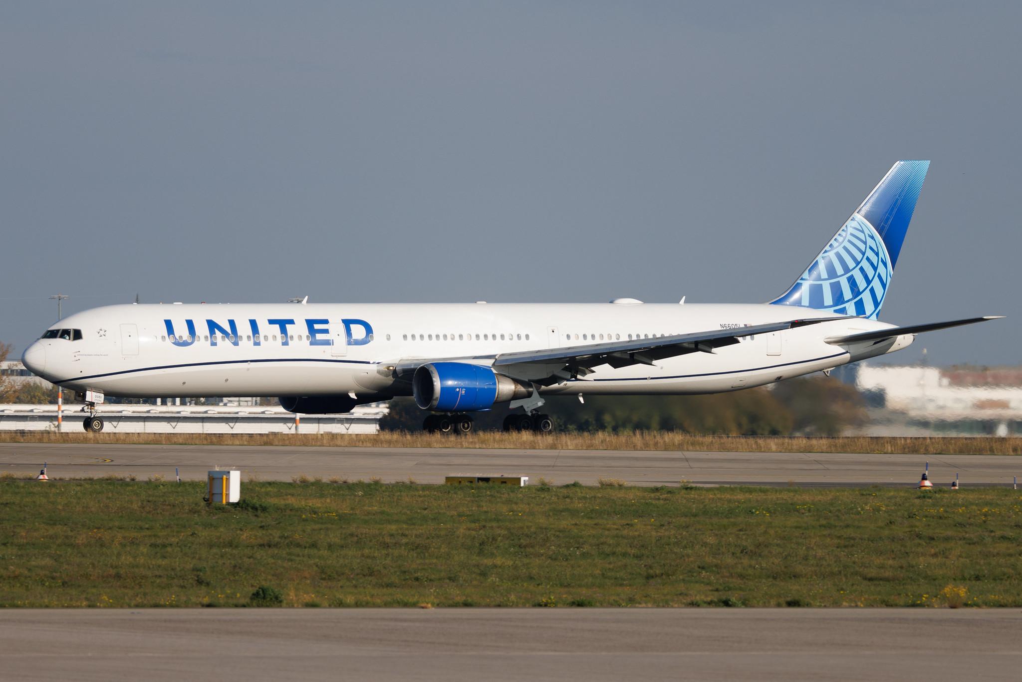Flughafen Berlin Brandenburg: United Airlines (UA / UAL) | Boeing 767-424(ER) B764 | N66051 | MSN 29446