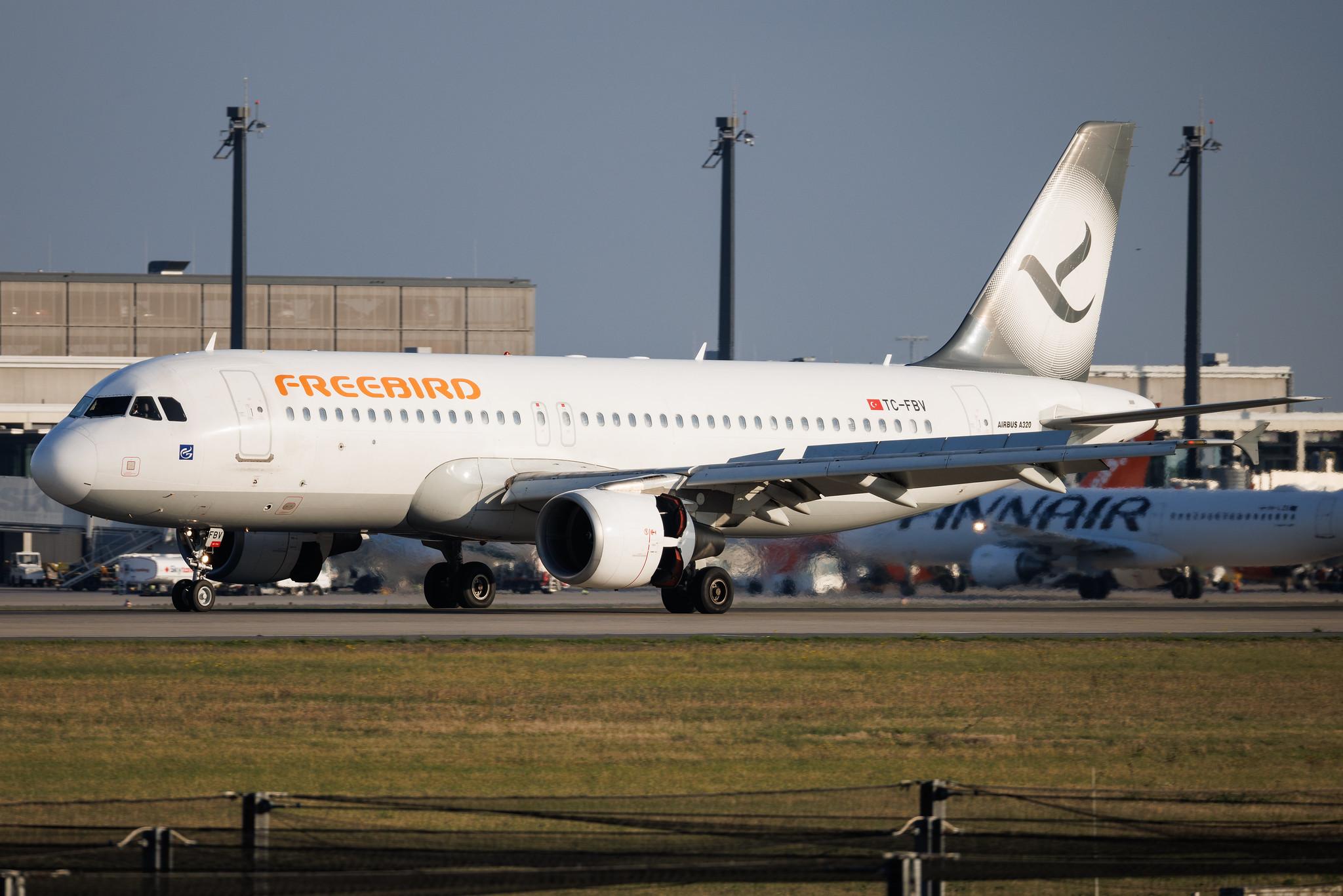 Flughafen Berlin Brandenburg: Freebird Airlines (FH / FHY) | Airbus A320-214 A320 | TC-FBV | MSN 4658