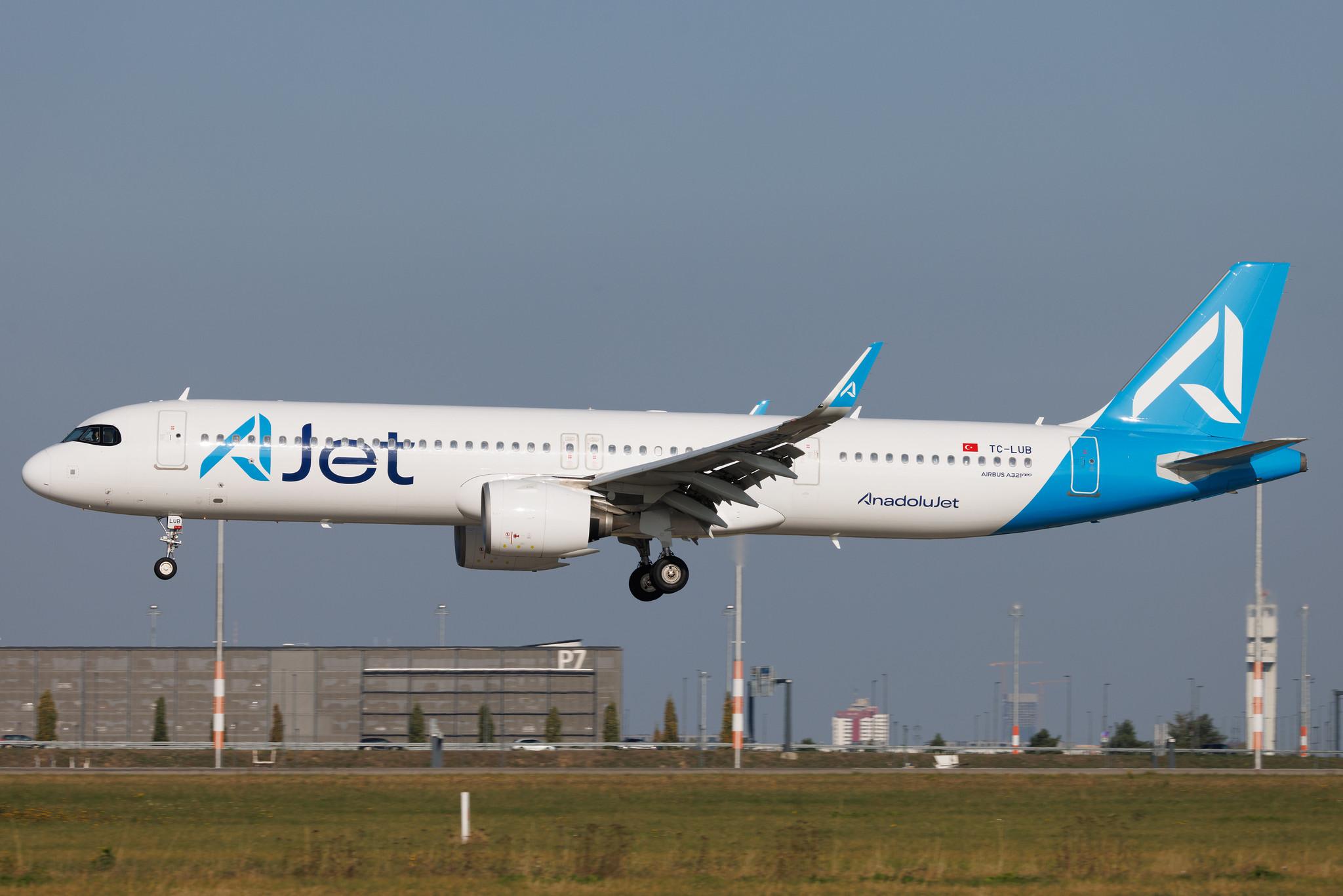 Flughafen Berlin Brandenburg: AnadoluJet (TK / THY) | Operator: Turkish Airlines | Airbus A321-271NX A21N | TC-LUB | MSN 10272