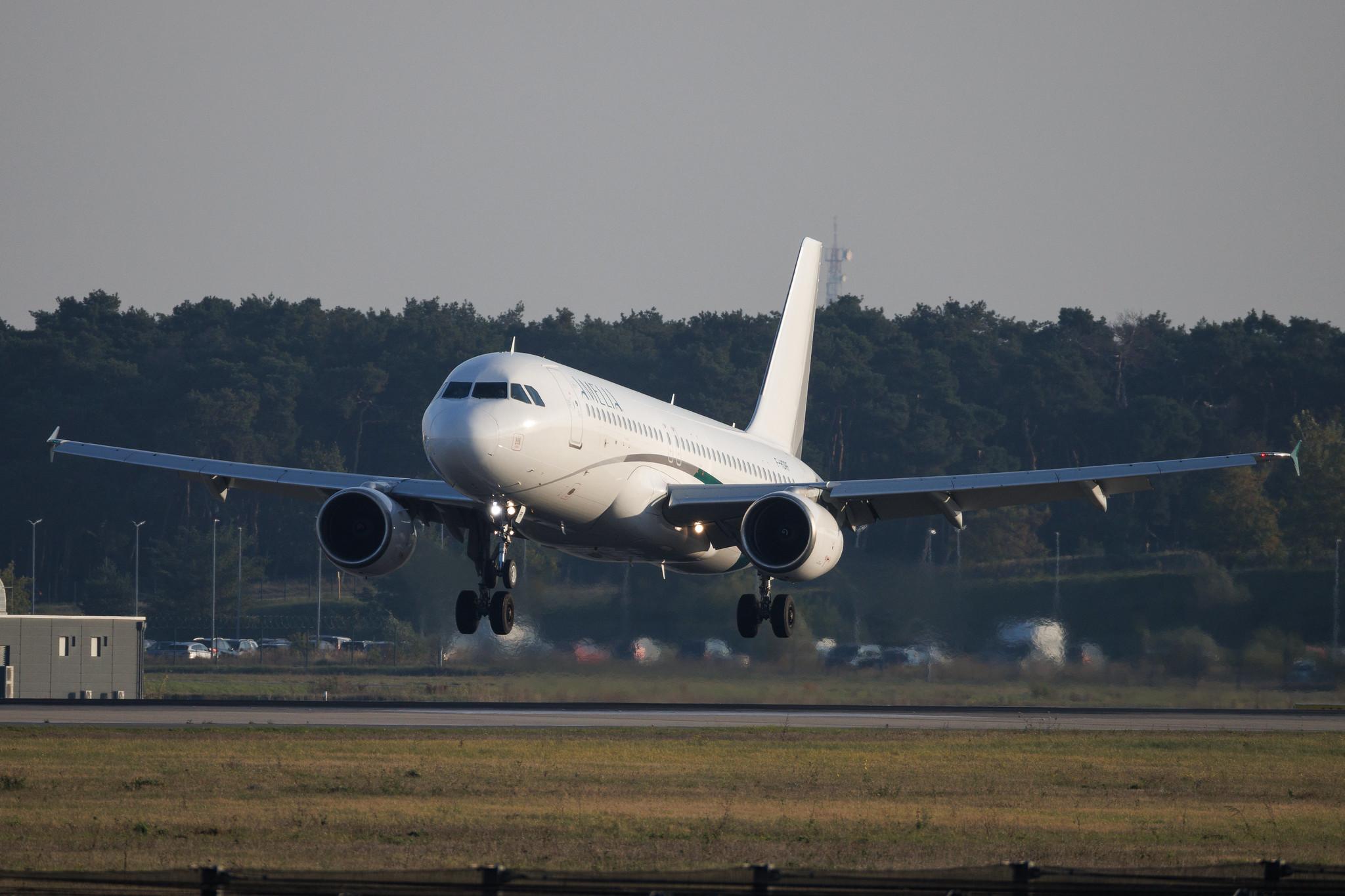 Flughafen Berlin Brandenburg: Amelia (8R / AIA) | Airbus A320-214 A320 | F-HDRF | MSN 02899