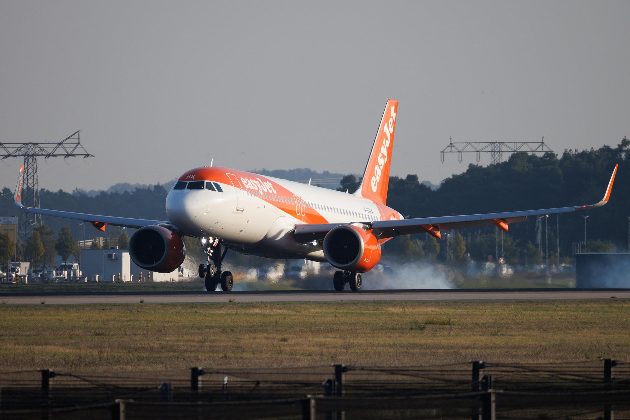 Flughafen Berlin Brandenburg: easyJet (U2 / EZY) | Airbus A320-251N A20N | G-UZHX | MSN 08880