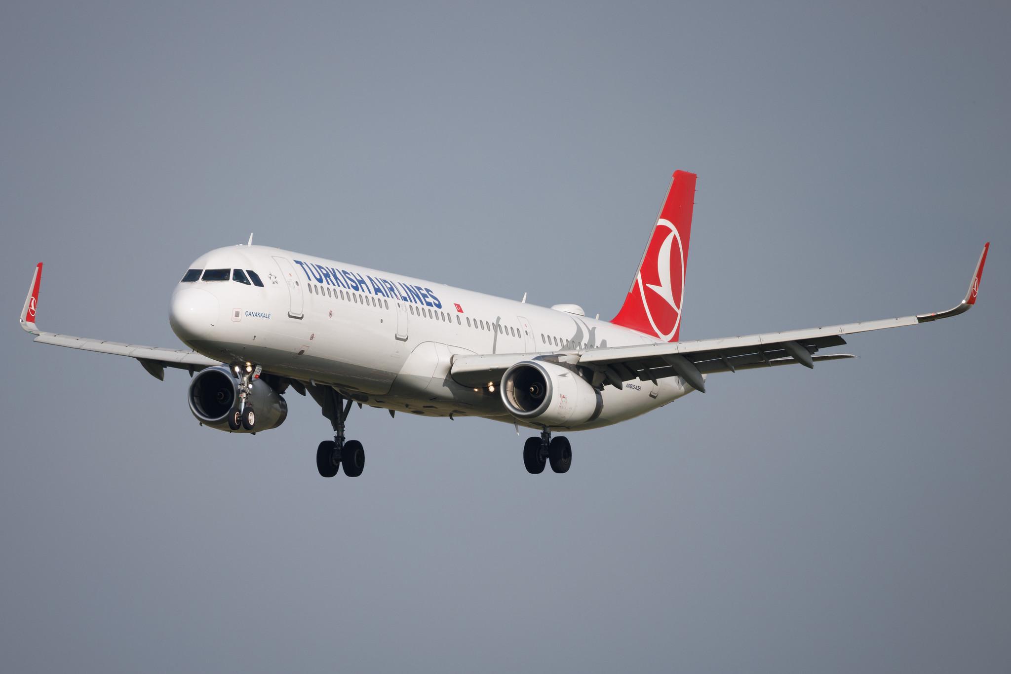 Flughafen Berlin Brandenburg: Turkish Airlines (TK / THY) | Airbus A321-231 A321 | TC-JTP | MSN 7516