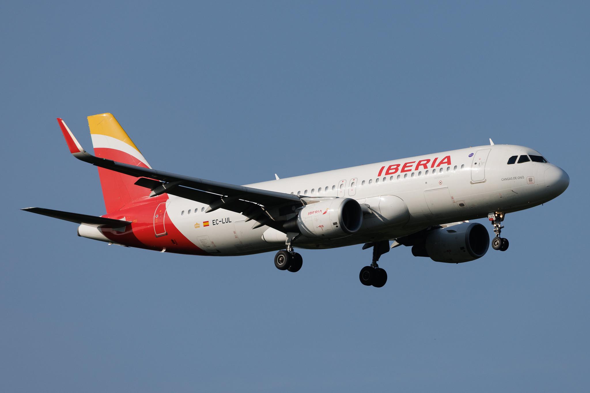 Hamburg Airport: Iberia (IB / IBE) | Airbus A320-216 A320 | EC-LUL | MSN 5486