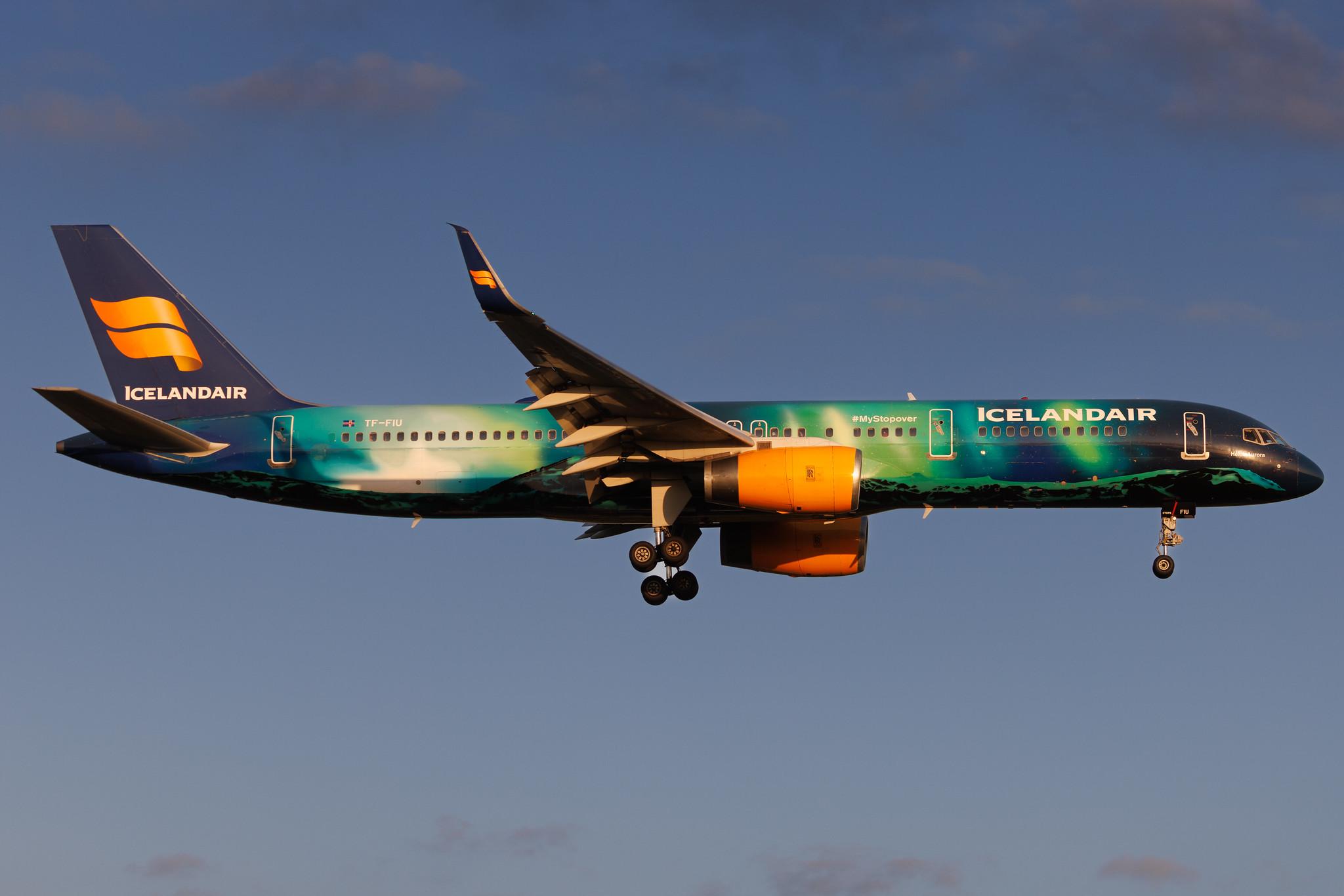Hamburg Airport: Icelandair (FI / ICE) | Livery: Aurora Borealis Livery | Boeing 757-256 B752 | TF-FIU | MSN 26243