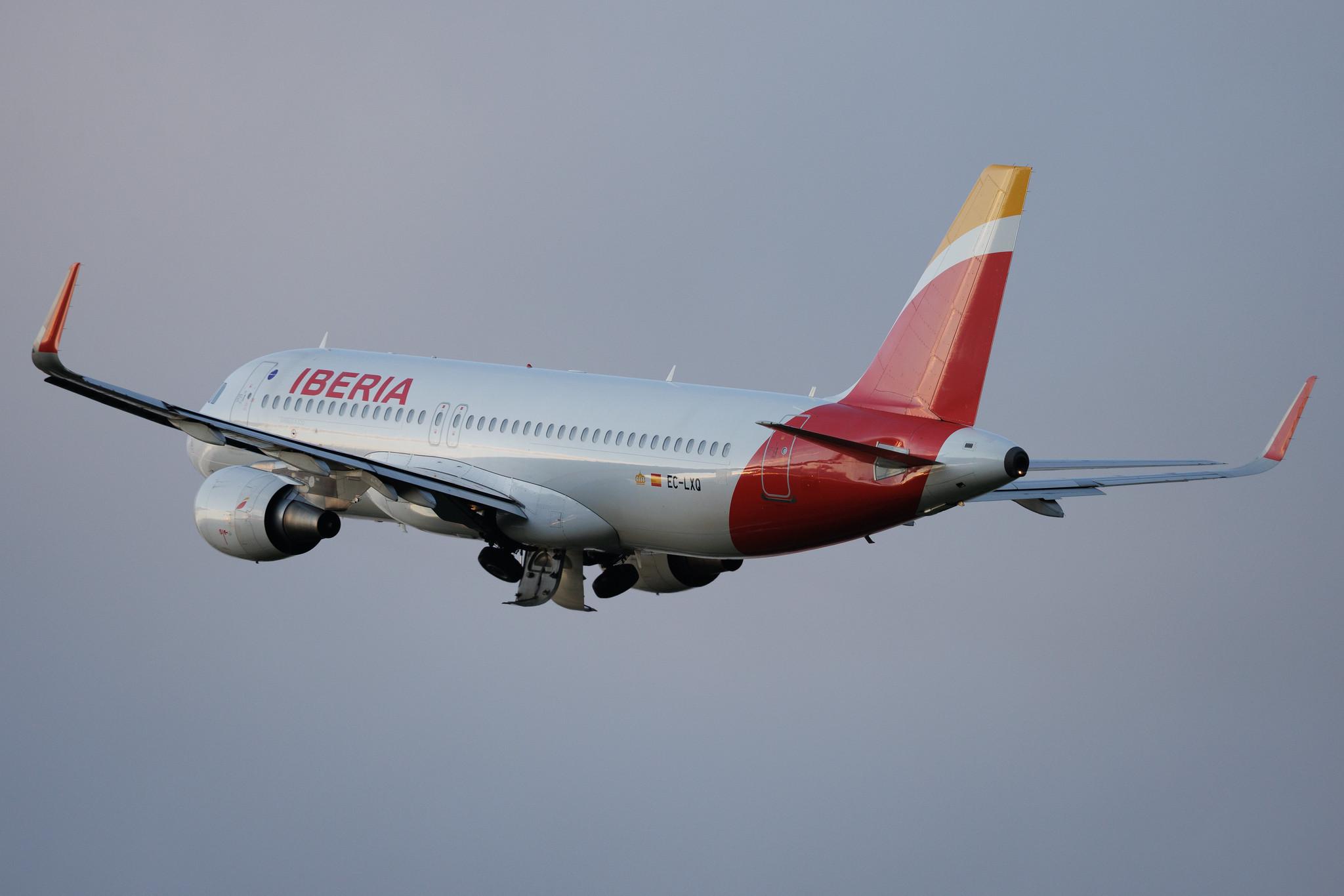 Hamburg Airport: Iberia (IB / IBE) | Airbus A320-216 A320 | EC-LXQ | MSN 5692