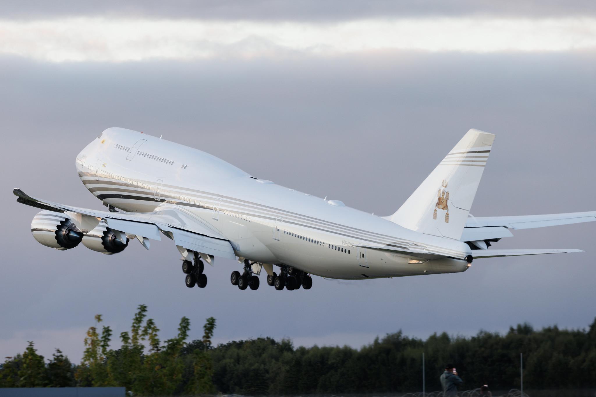 Hamburg Airport: Brunei Government | Boeing 747-8LQ(BBJ) B748 | V8-BKH | MSN 41060