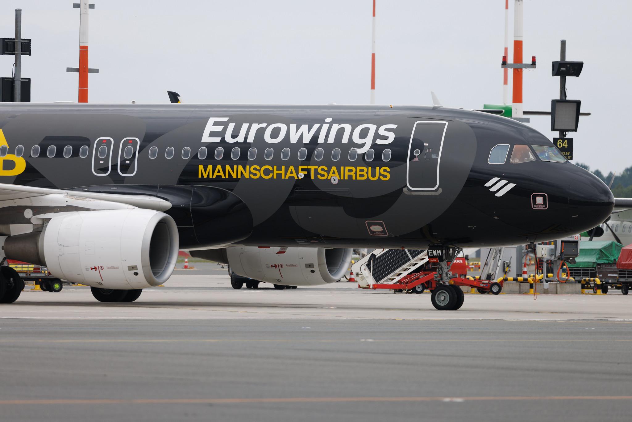 Hamburg Airport: Eurowings (EW / EWG) | Livery: BVB FanAirbus | Airbus A320-214 A320 | D-AEWM | MSN 7259
