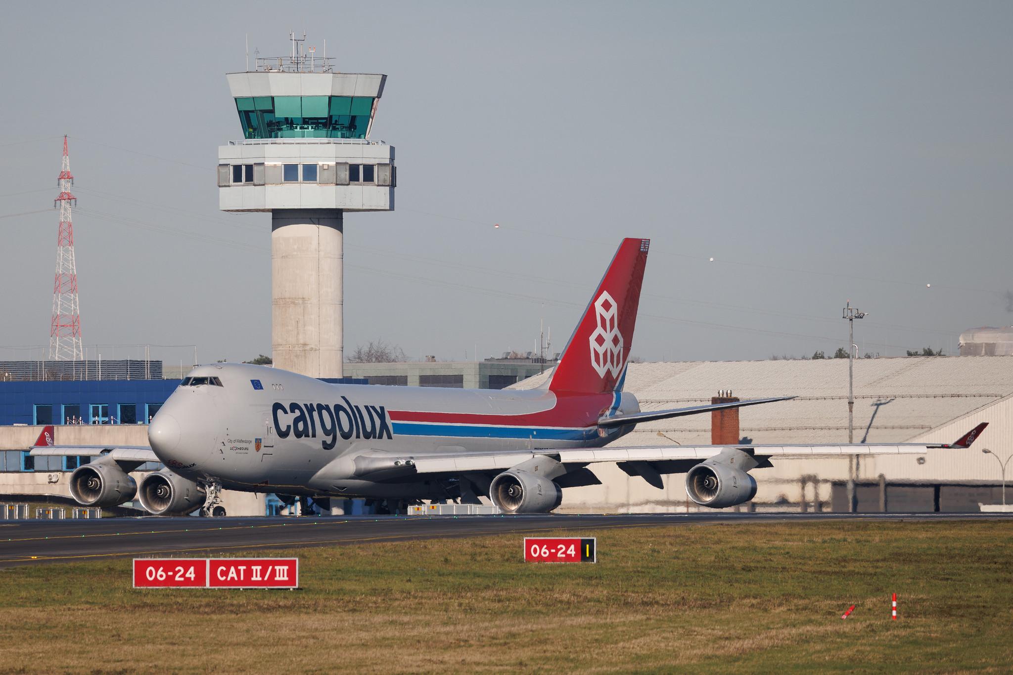 Luxembourg Findel Airport: Cargolux (CV / CLX) | Boeing 747-4R7F B744 | LX-RCV | MSN 30400