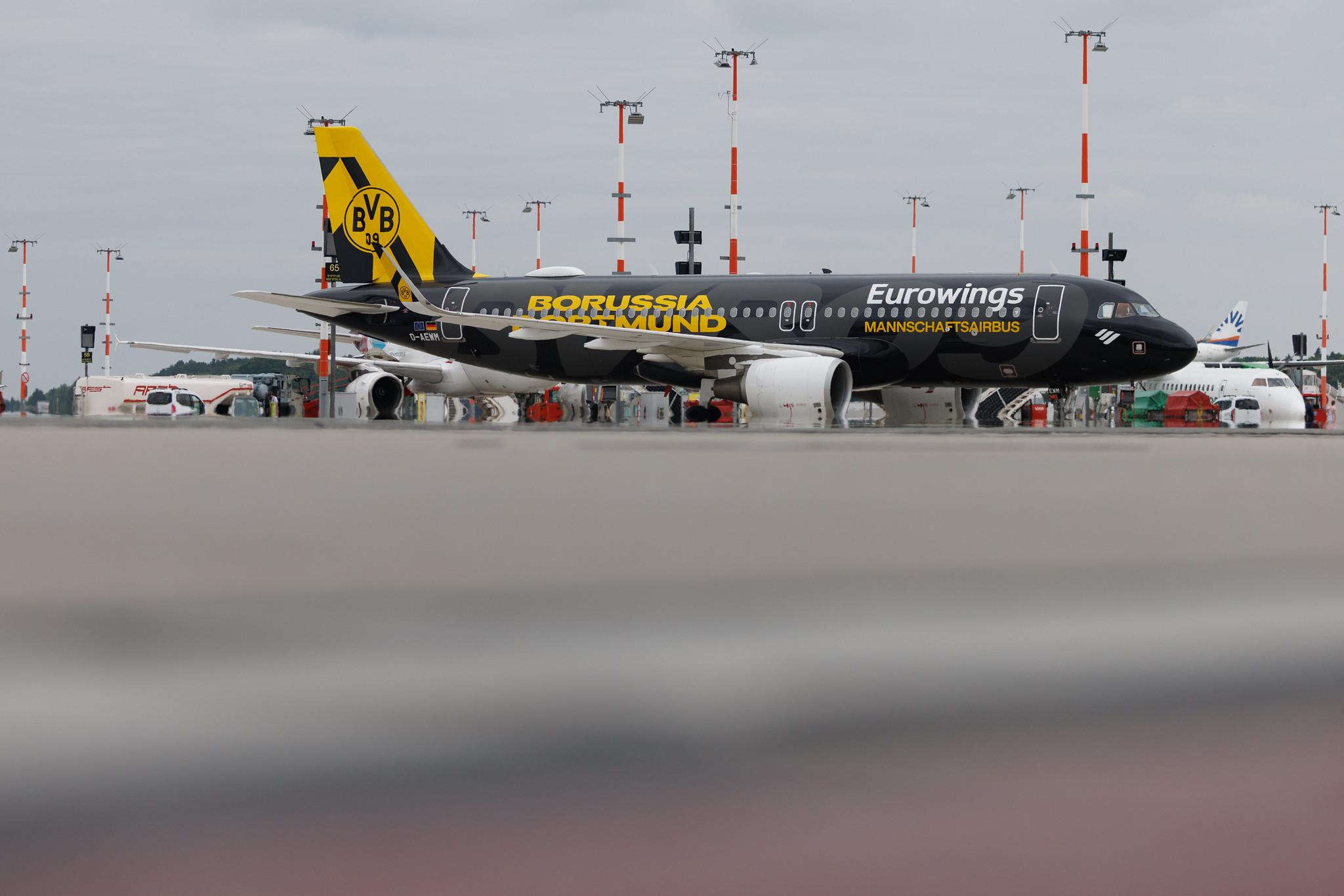 Hamburg Airport: Eurowings (EW / EWG) | Livery: BVB FanAirbus | Airbus A320-214 A320 | D-AEWM | MSN 7259