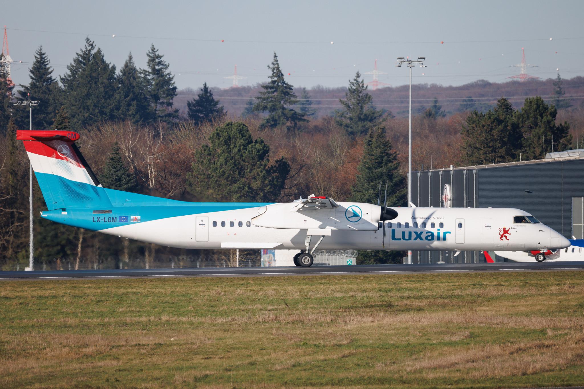 Luxembourg Findel Airport: Luxair (LG / LGL) | De Havilland Canada Dash 8-400 DH8D | LX-LGM | MSN 4425