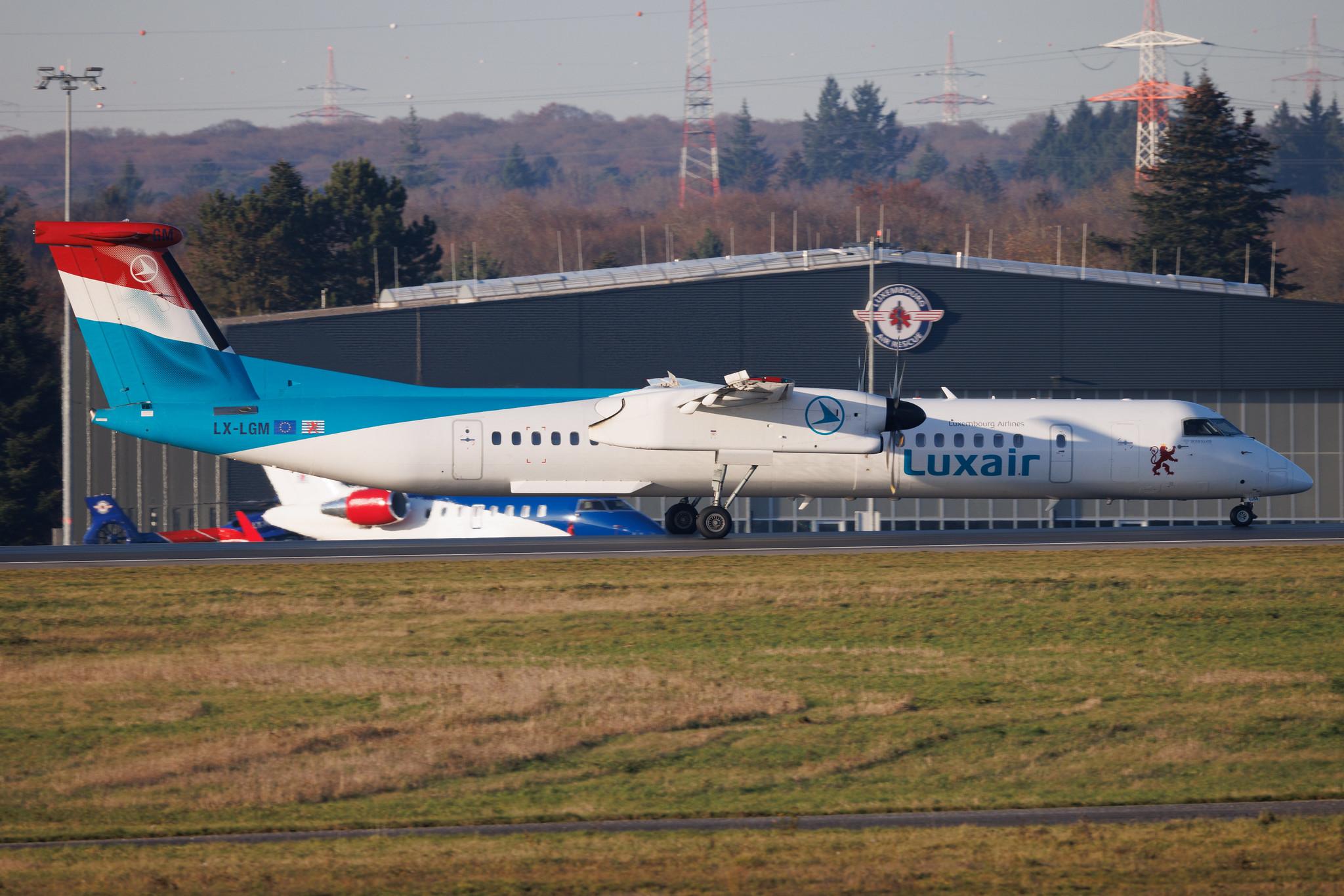 Luxembourg Findel Airport: Luxair (LG / LGL) | De Havilland Canada Dash 8-400 DH8D | LX-LGM | MSN 4425