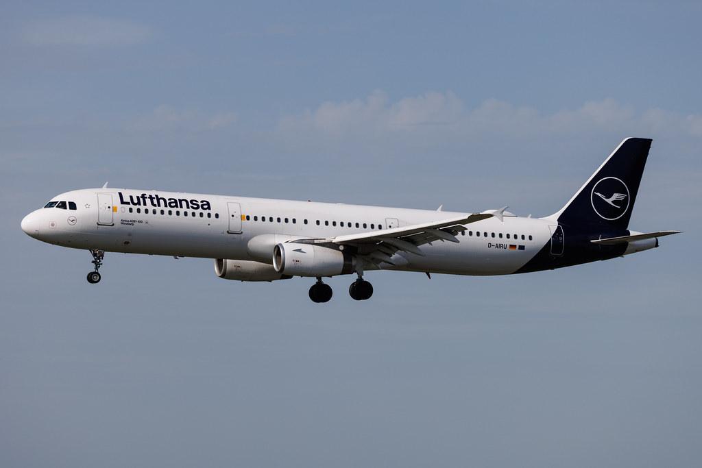 Hamburg Airport: Lufthansa (LH / DLH) | Airbus A321-131 A321 | D-AIRU | MSN 0692