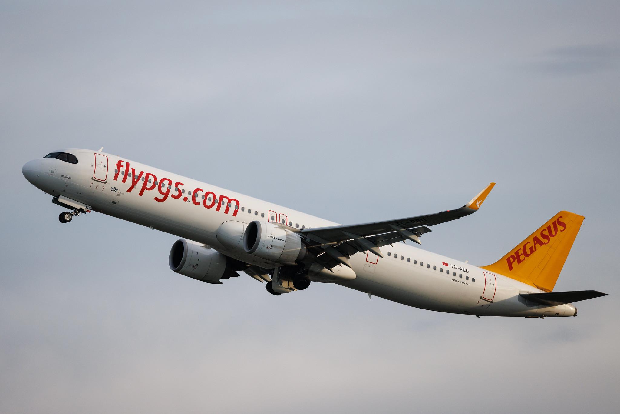 Hamburg Airport: Pegasus (PC / PGT) | Airbus A321-251NX A21N | TC-RBU | MSN 10917