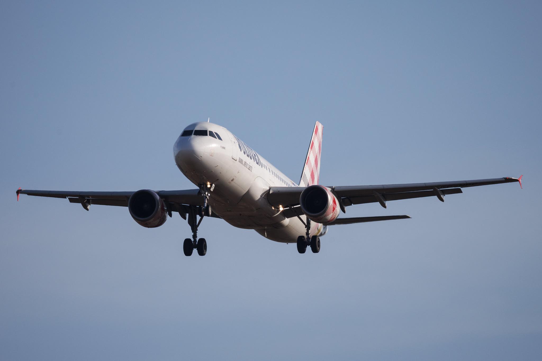 Palma de Mallorca Airport: Volotea (V7 / VOE) | Airbus A320-214 A320 | EC-NPC | MSN 03931