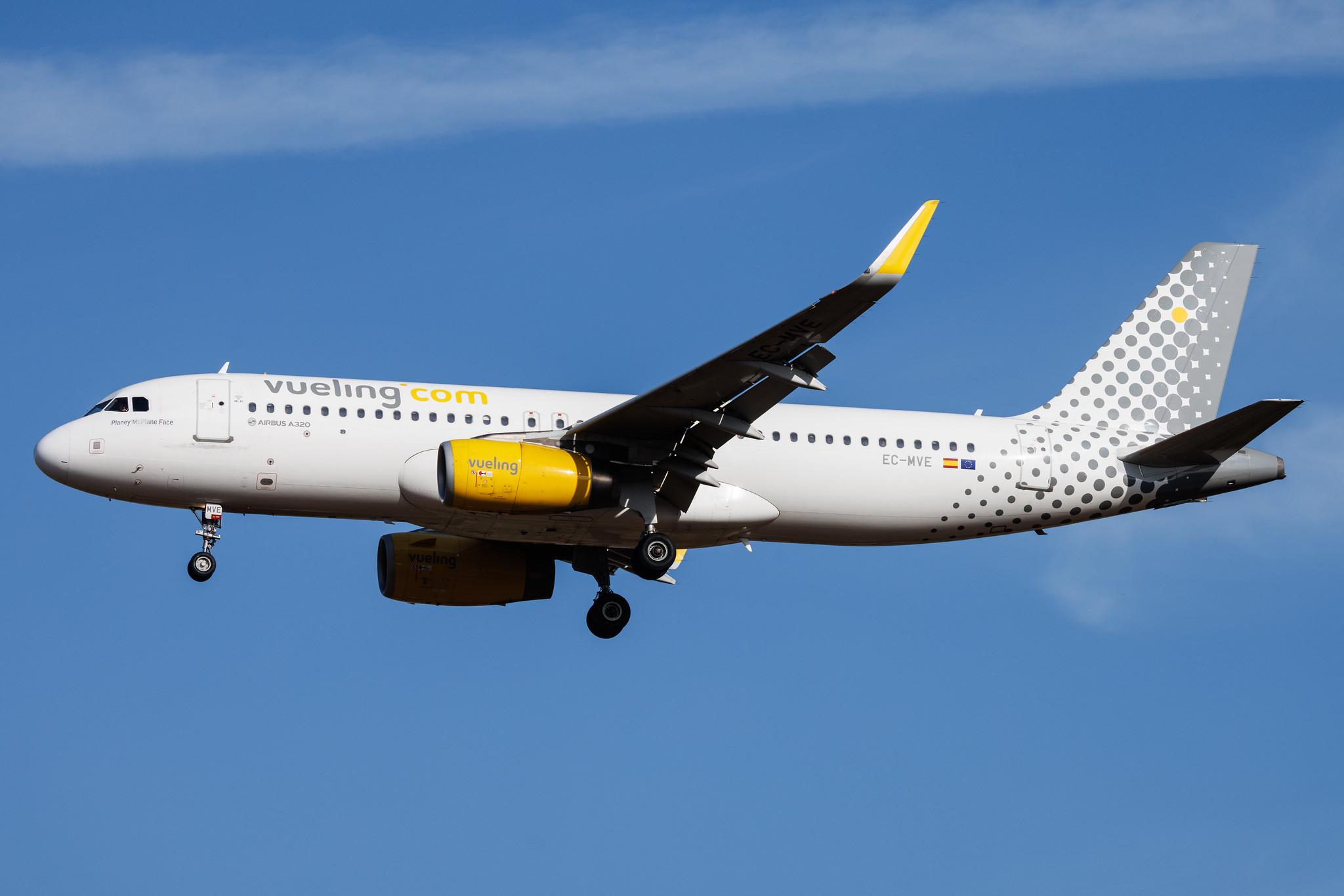 Palma de Mallorca Airport: Vueling (VY / VLG) | Airbus A320-232 A320 | EC-MVE | MSN 08130
