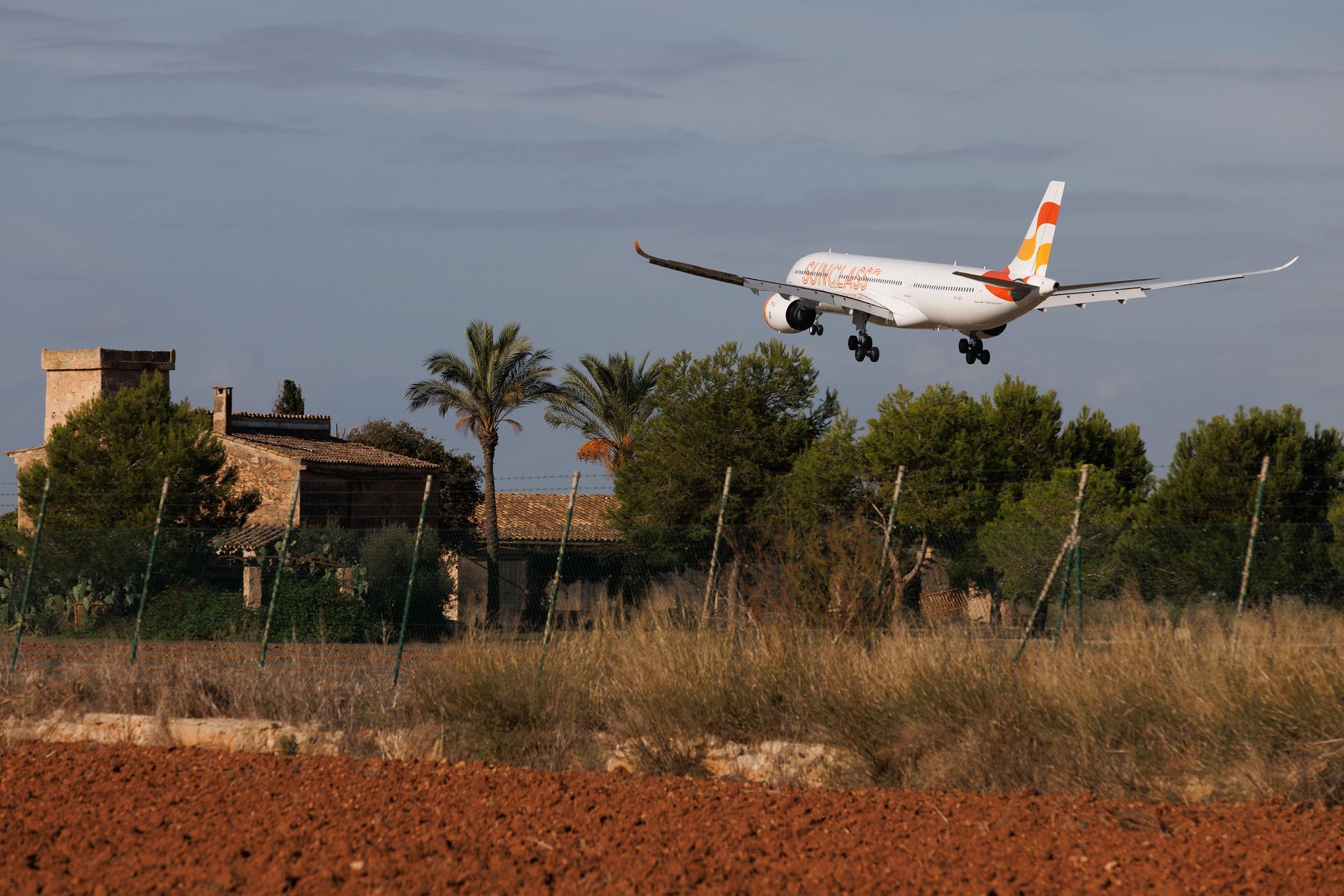 Palma de Mallorca Airport: Sunclass Airlines (DK / VKG) | Airbus A330-941 A339 | OY-VKP | MSN 2050
