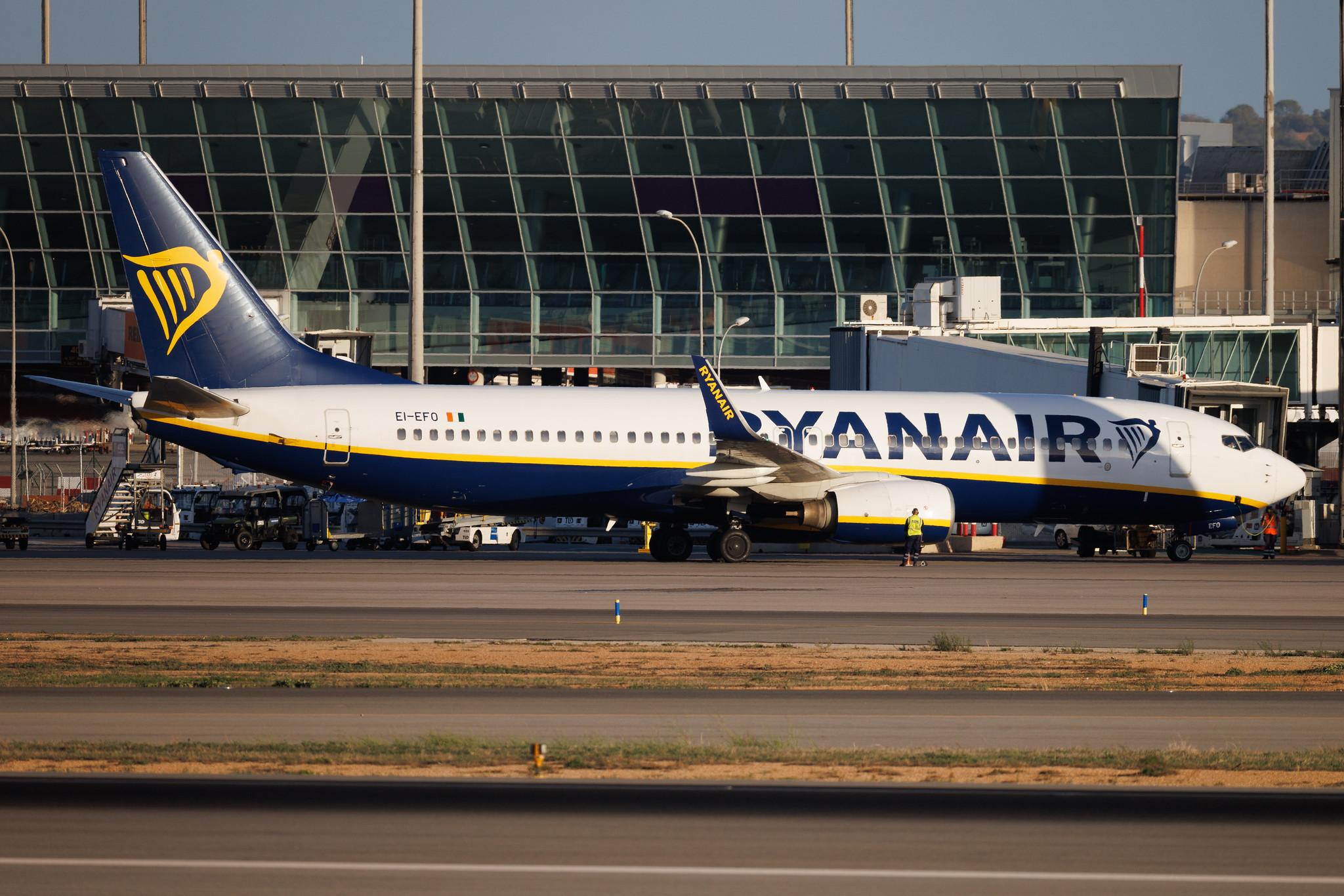 Palma de Mallorca Airport: Ryanair (FR / RYR) | Boeing 737-8AS B738 | EI-EFO | MSN 37539