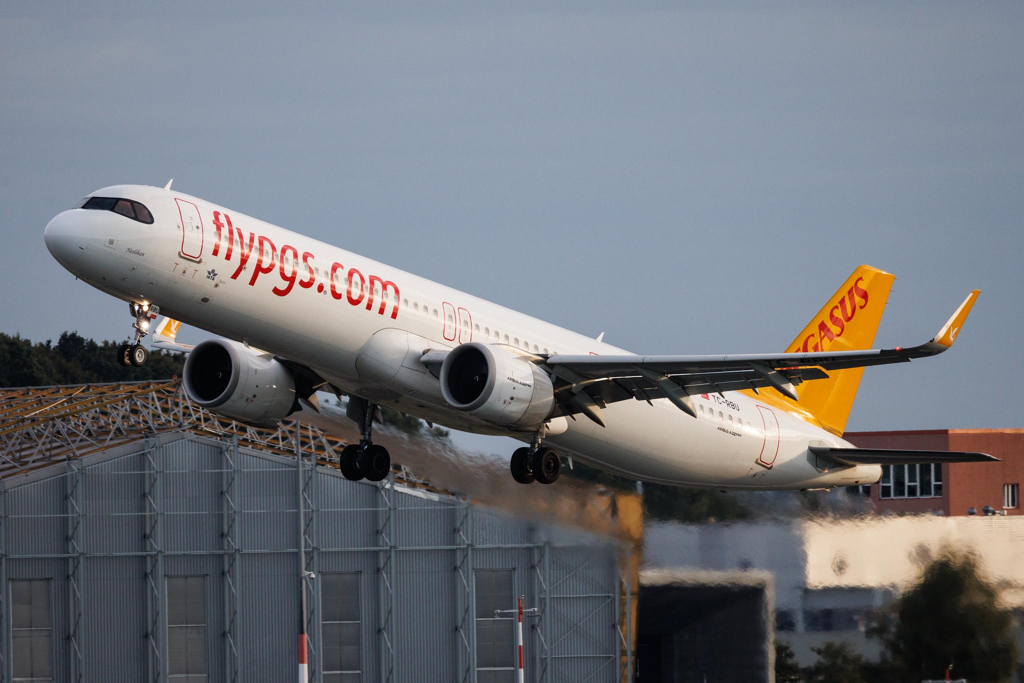 Hamburg Airport: Pegasus (PC / PGT) | Airbus A321-251NX A21N | TC-RBU | MSN 10917