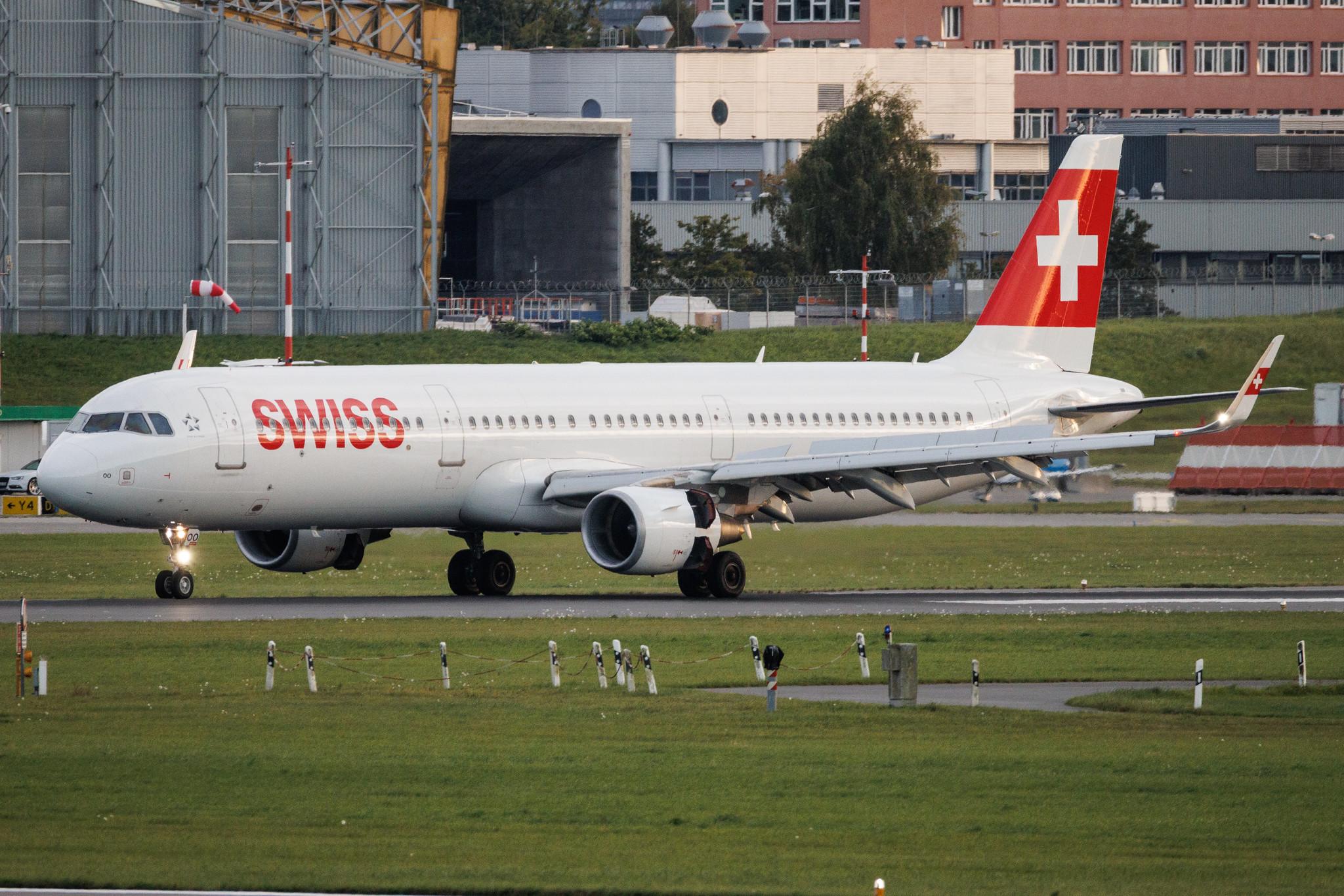 Hamburg Airport: Swiss (LX / SWR) | Airbus A321-212 A321 | HB-IOO | MSN 7007