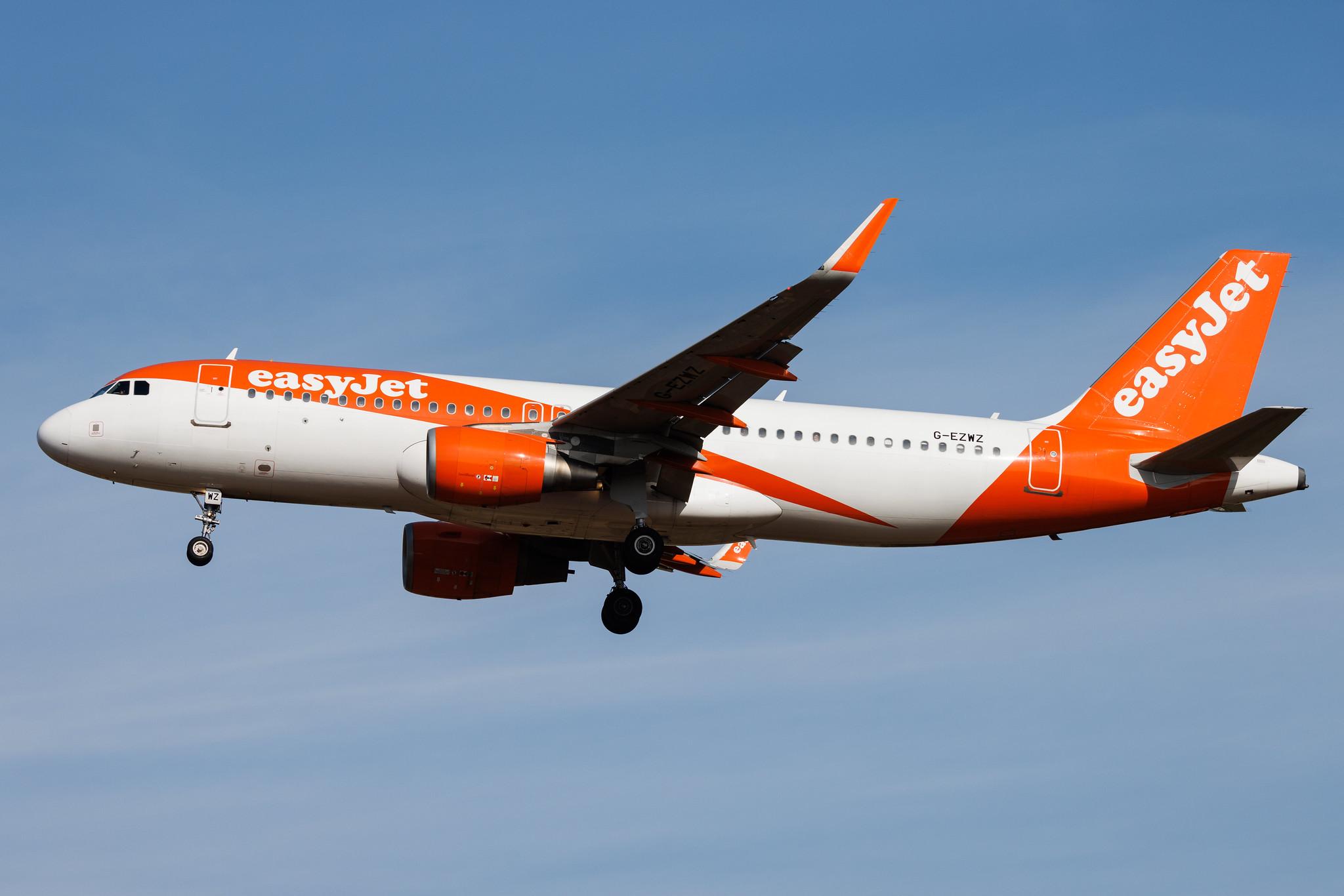 Palma de Mallorca Airport: easyJet (U2 / EZY) | Airbus A320-214 A320 | G-EZWZ | MSN 06353