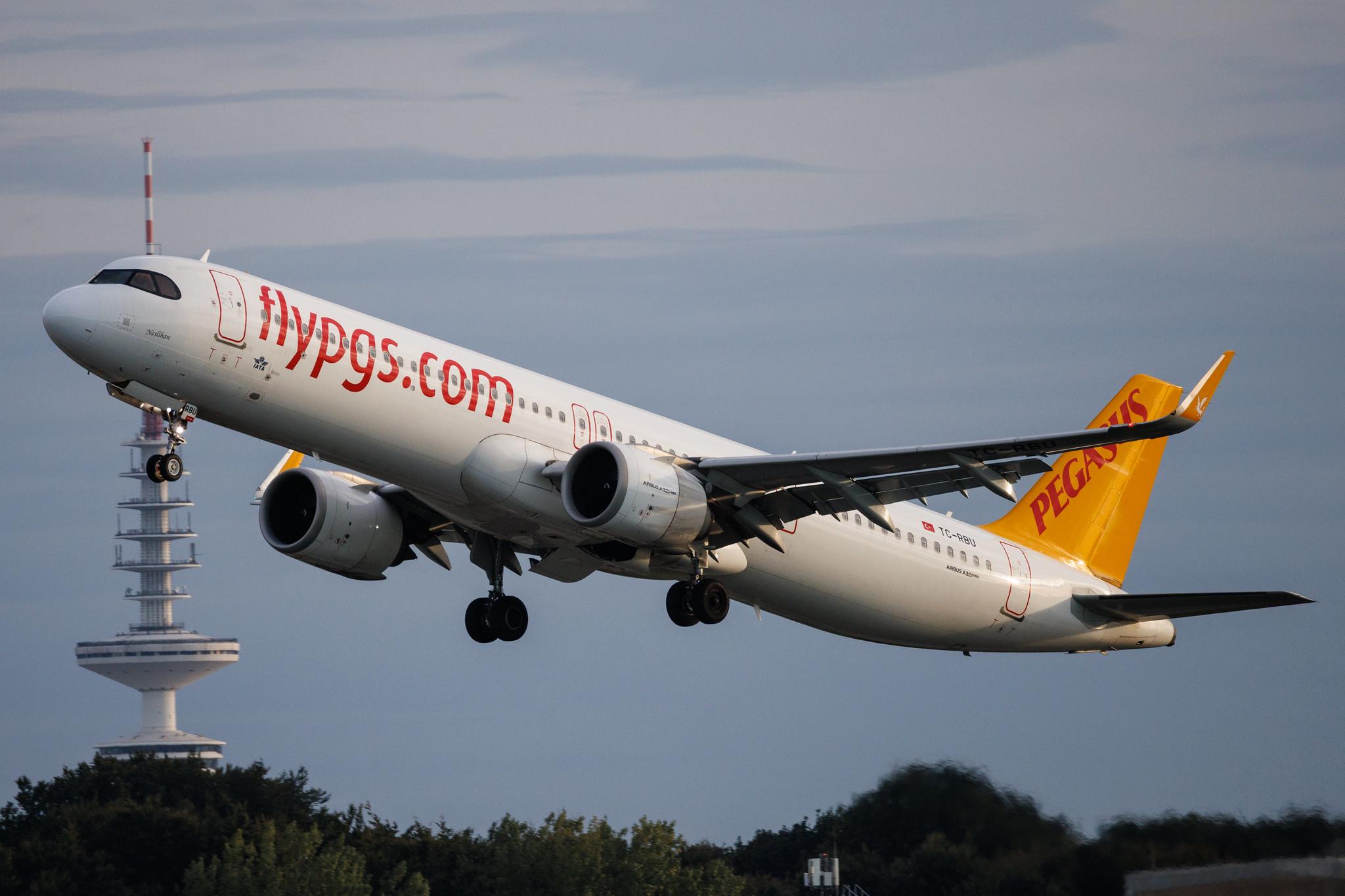 Hamburg Airport: Pegasus (PC / PGT) | Airbus A321-251NX A21N | TC-RBU | MSN 10917
