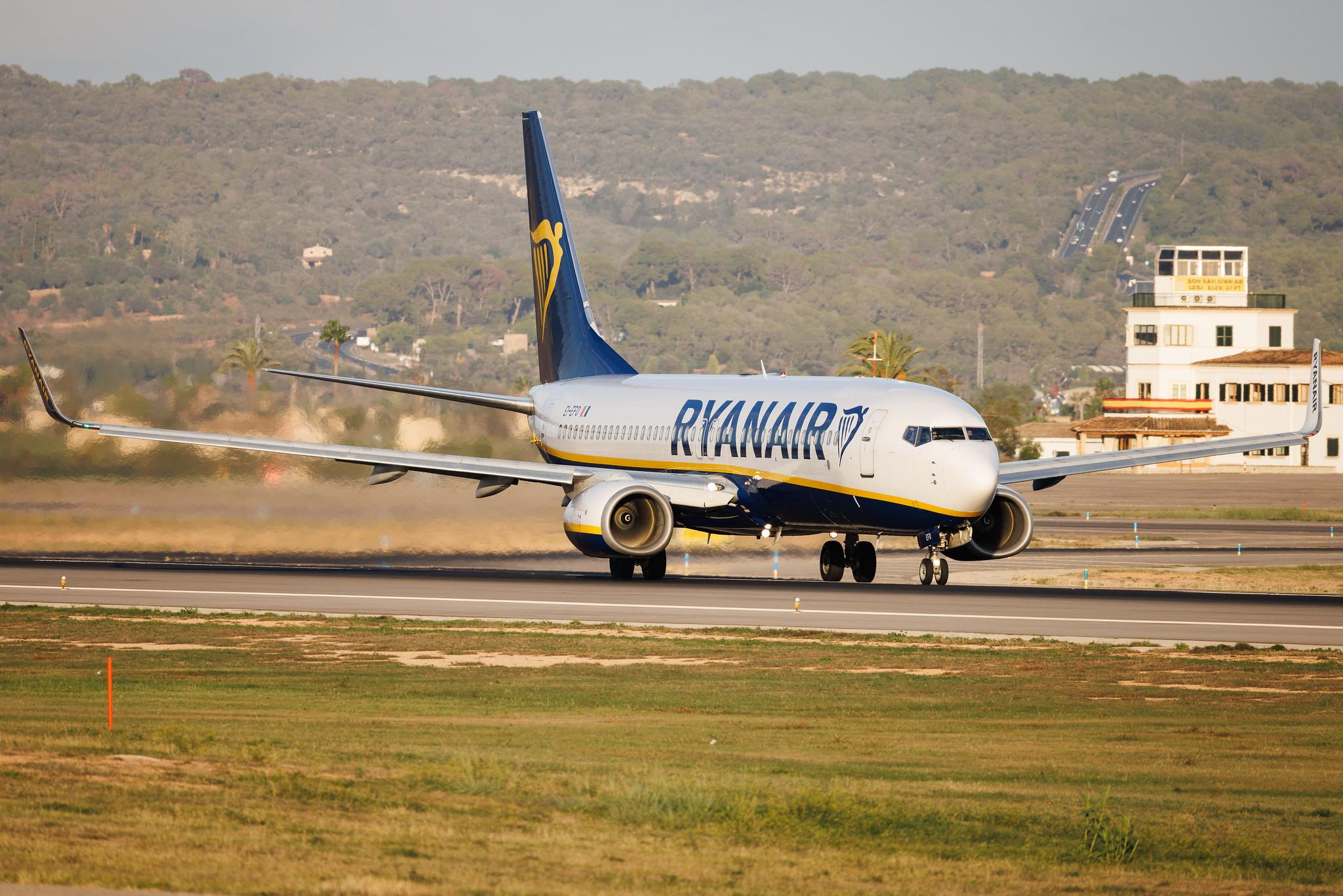 Palma de Mallorca Airport: Ryanair (FR / RYR) | Boeing 737-8AS B738 | EI-EFO | MSN 37539