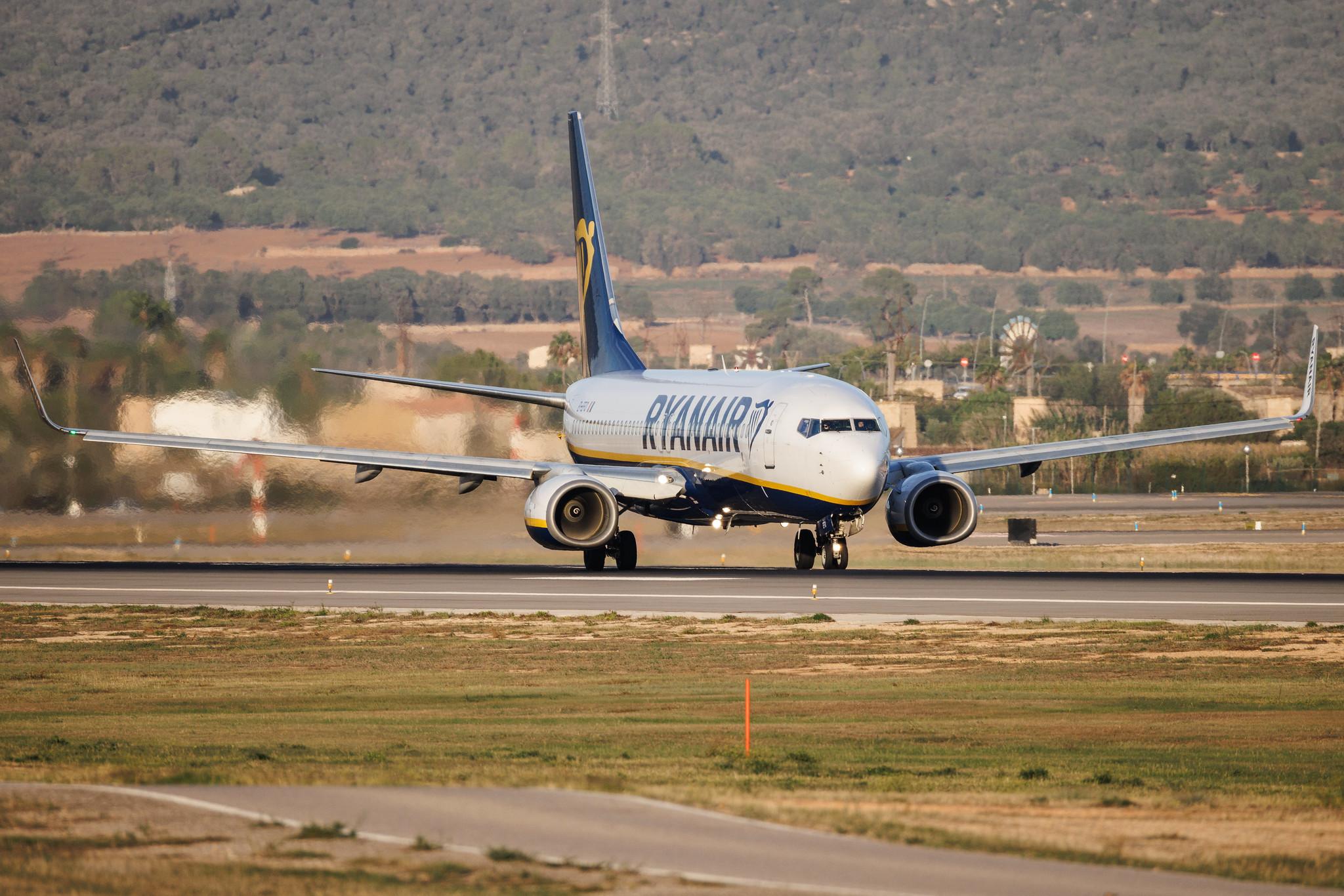 Palma de Mallorca Airport: Ryanair (FR / RYR) | Boeing 737-8AS B738 | EI-EFO | MSN 37539