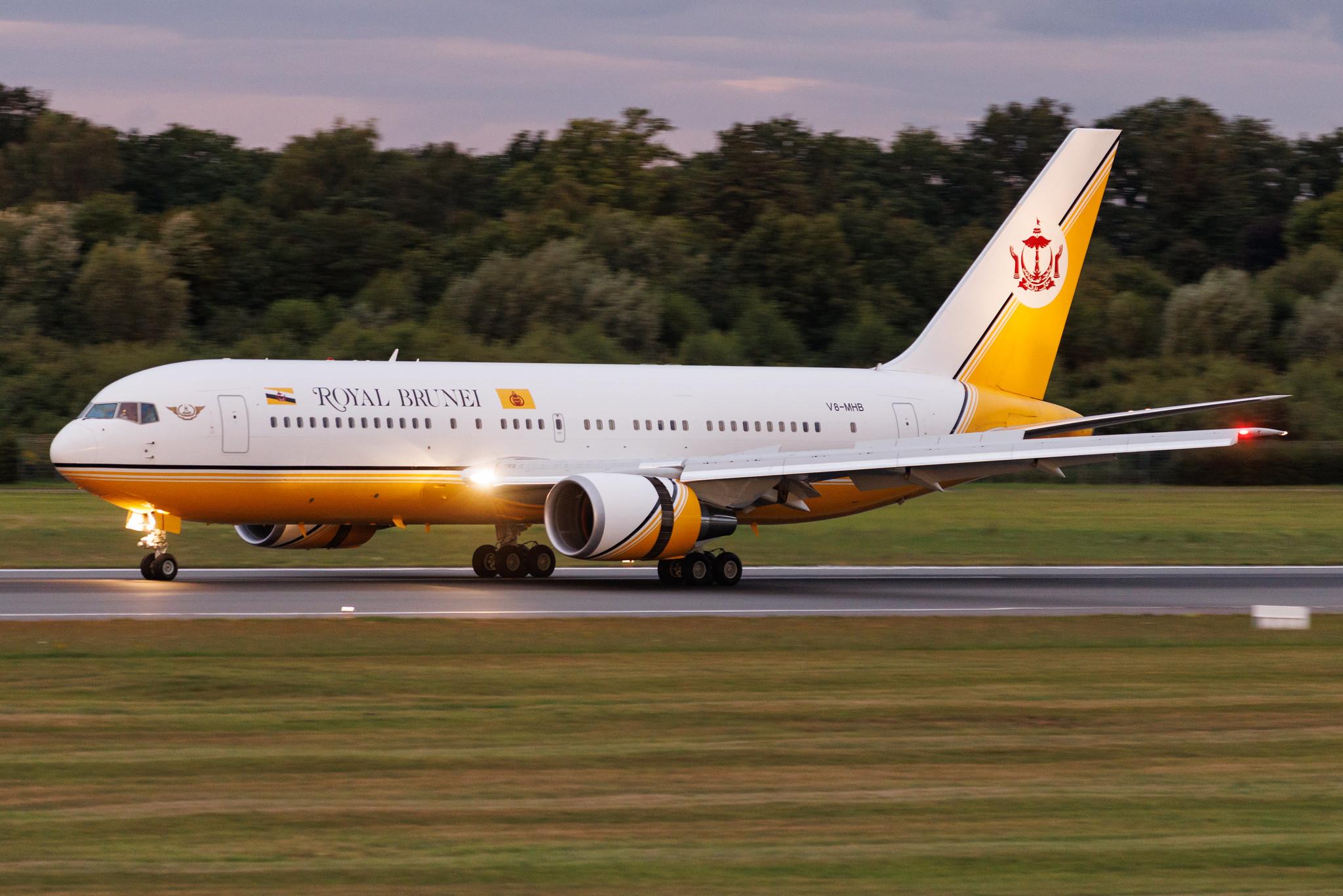 Hamburg Airport: Sultan of Brunei | Boeing 767-27G(ER) B762 | V8-MHB | MSN 25537